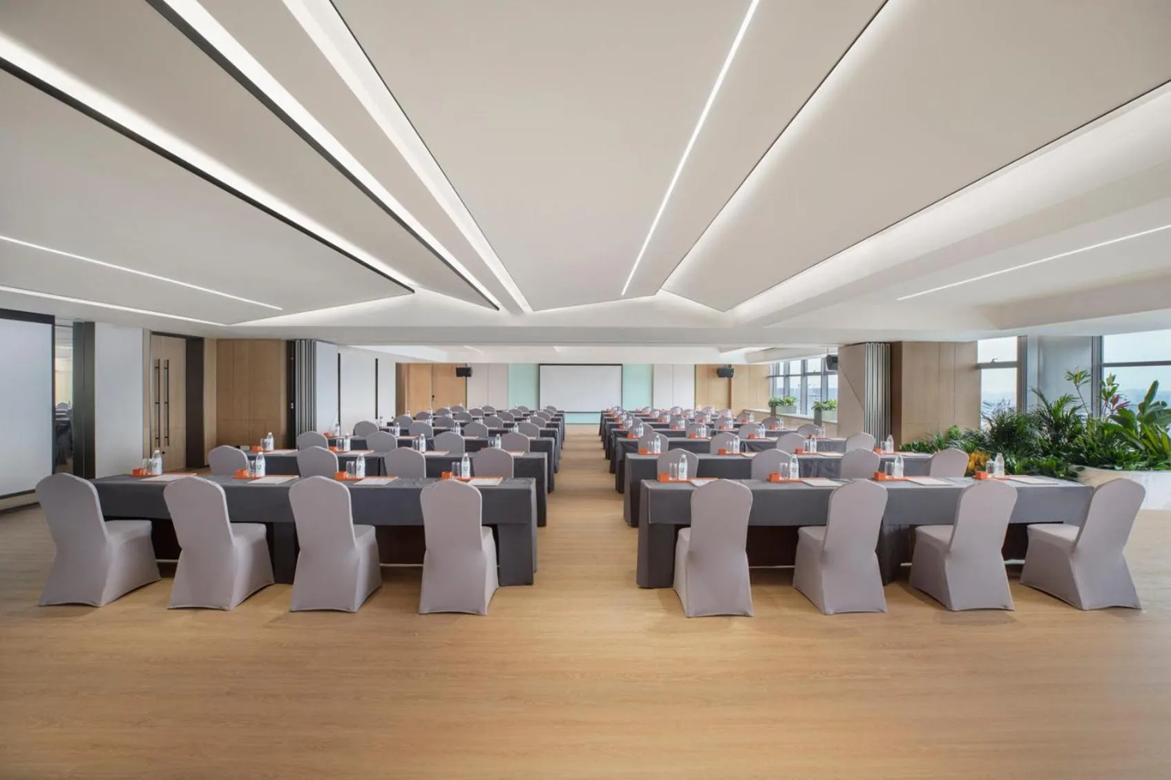 Meeting/conference room in EVEN Hotel Chengdu Jinniu by IHG