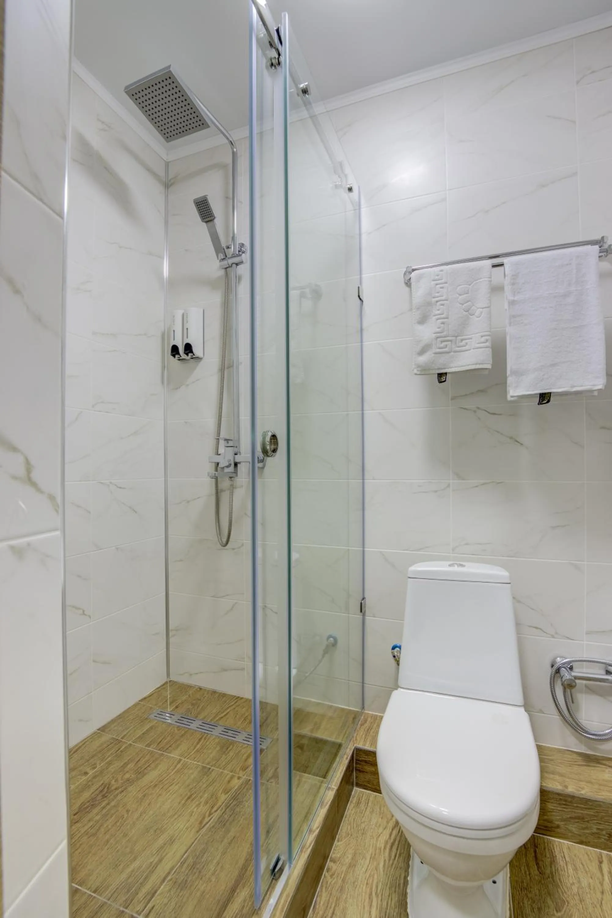 Shower in Viva Hotel