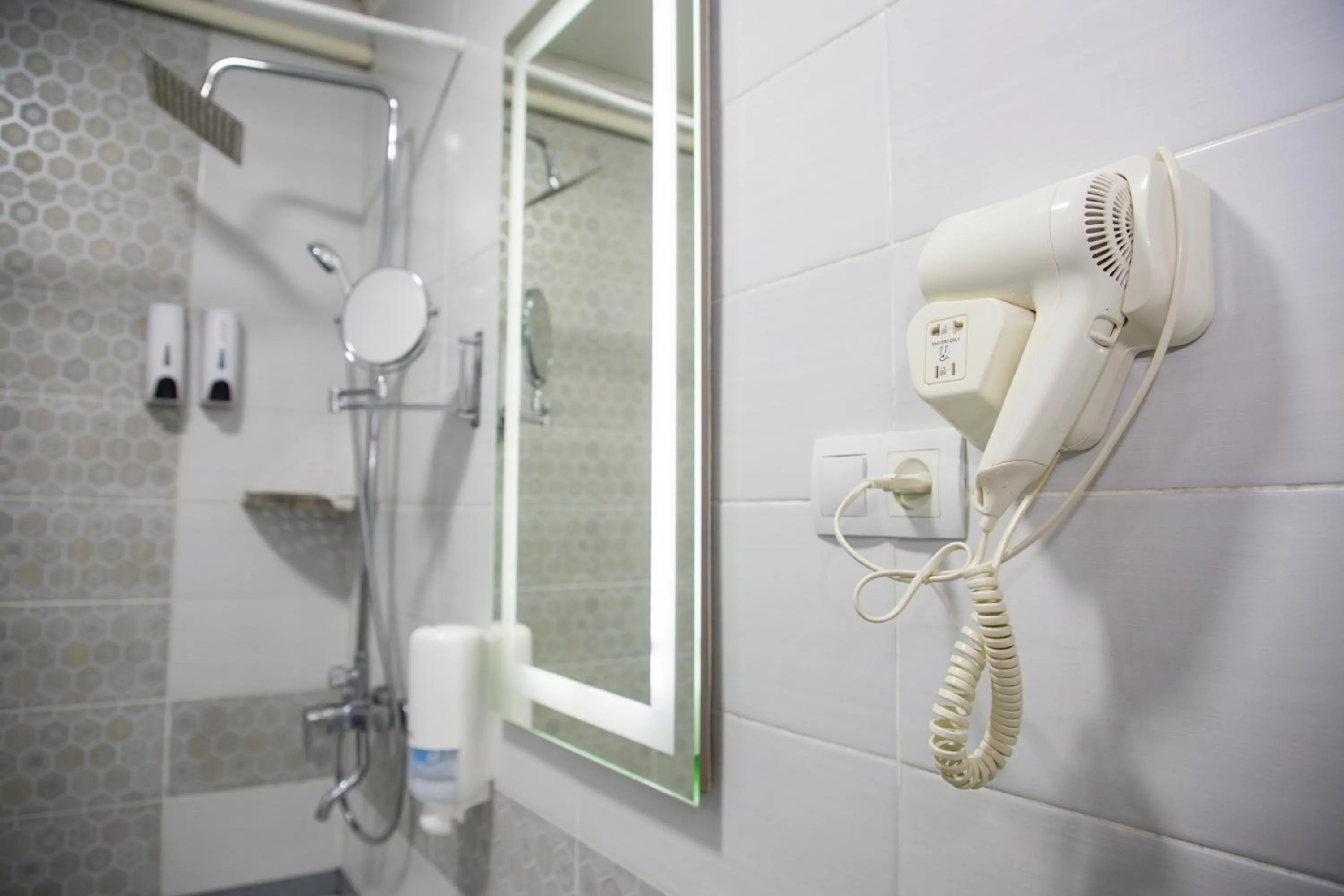 Shower in Viva Hotel