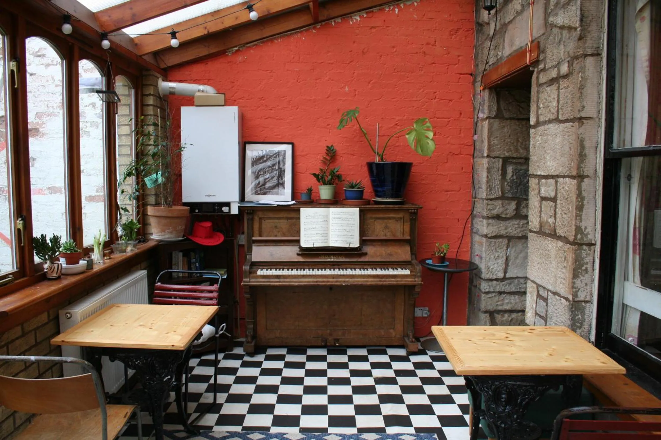 Communal lounge/ TV room in Argyle Backpackers