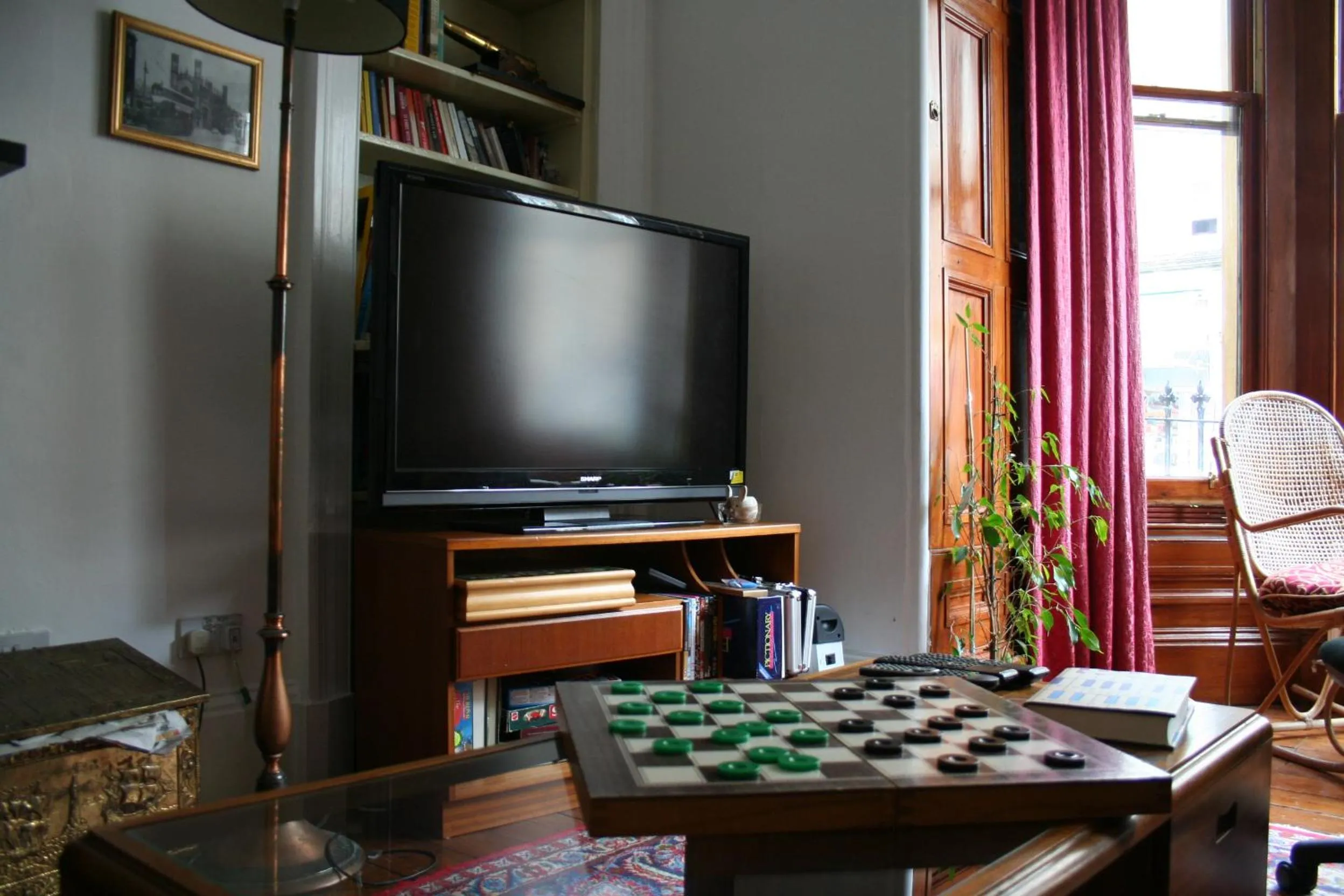Communal lounge/ TV room in Argyle Backpackers
