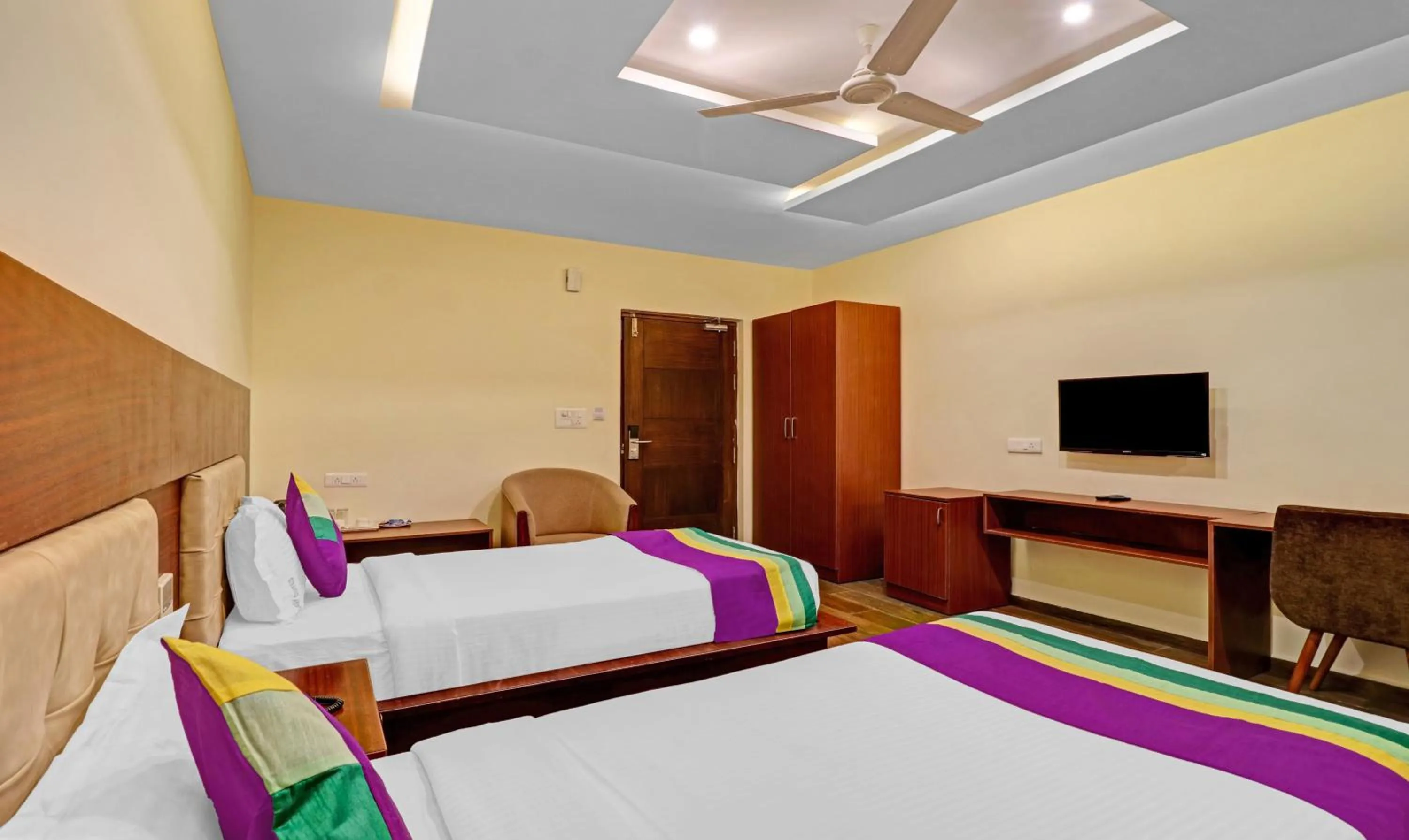 Bedroom, Bed in Treebo Premium Runway Suites, Marathahalli