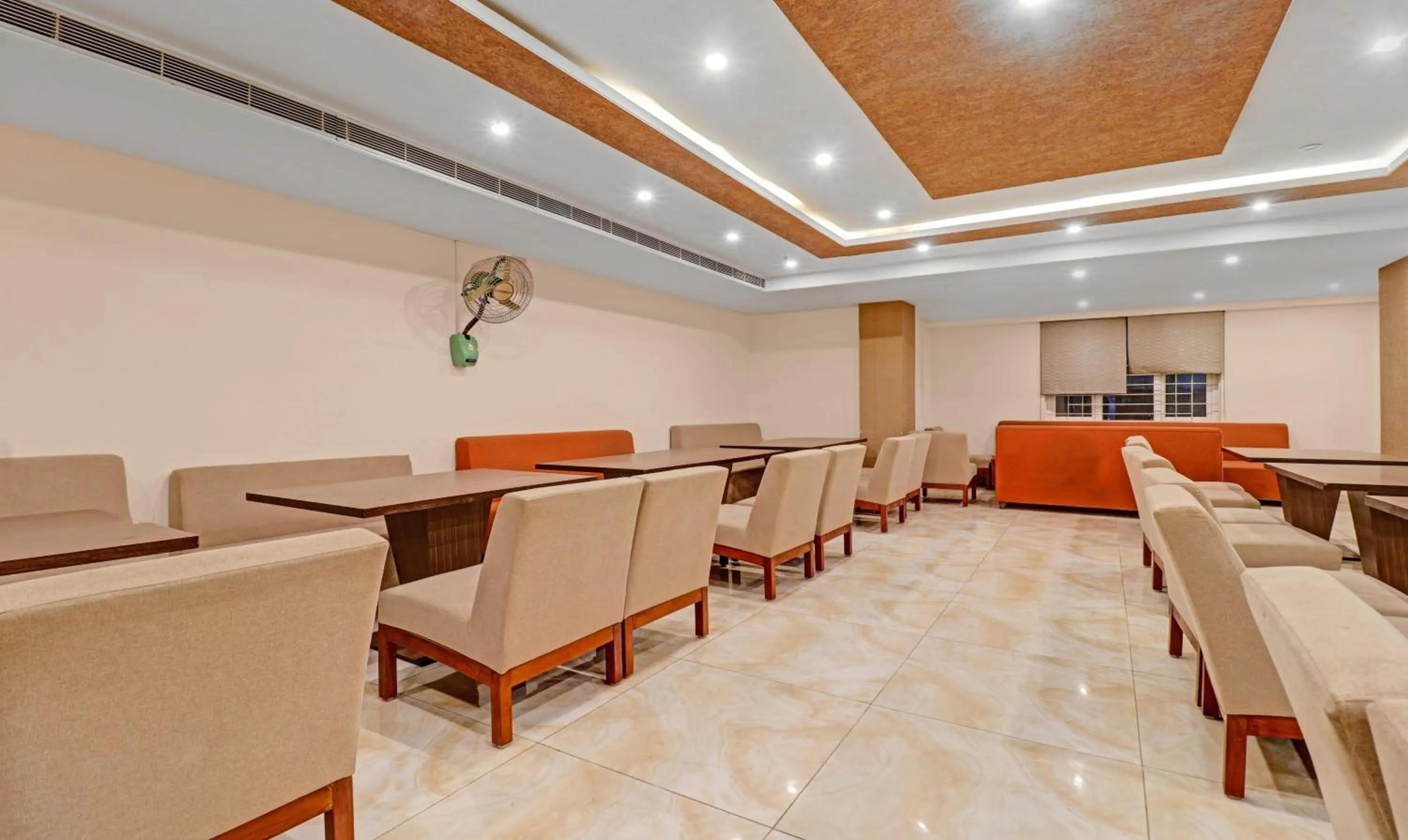 Restaurant/places to eat in Treebo Premium Runway Suites, Marathahalli