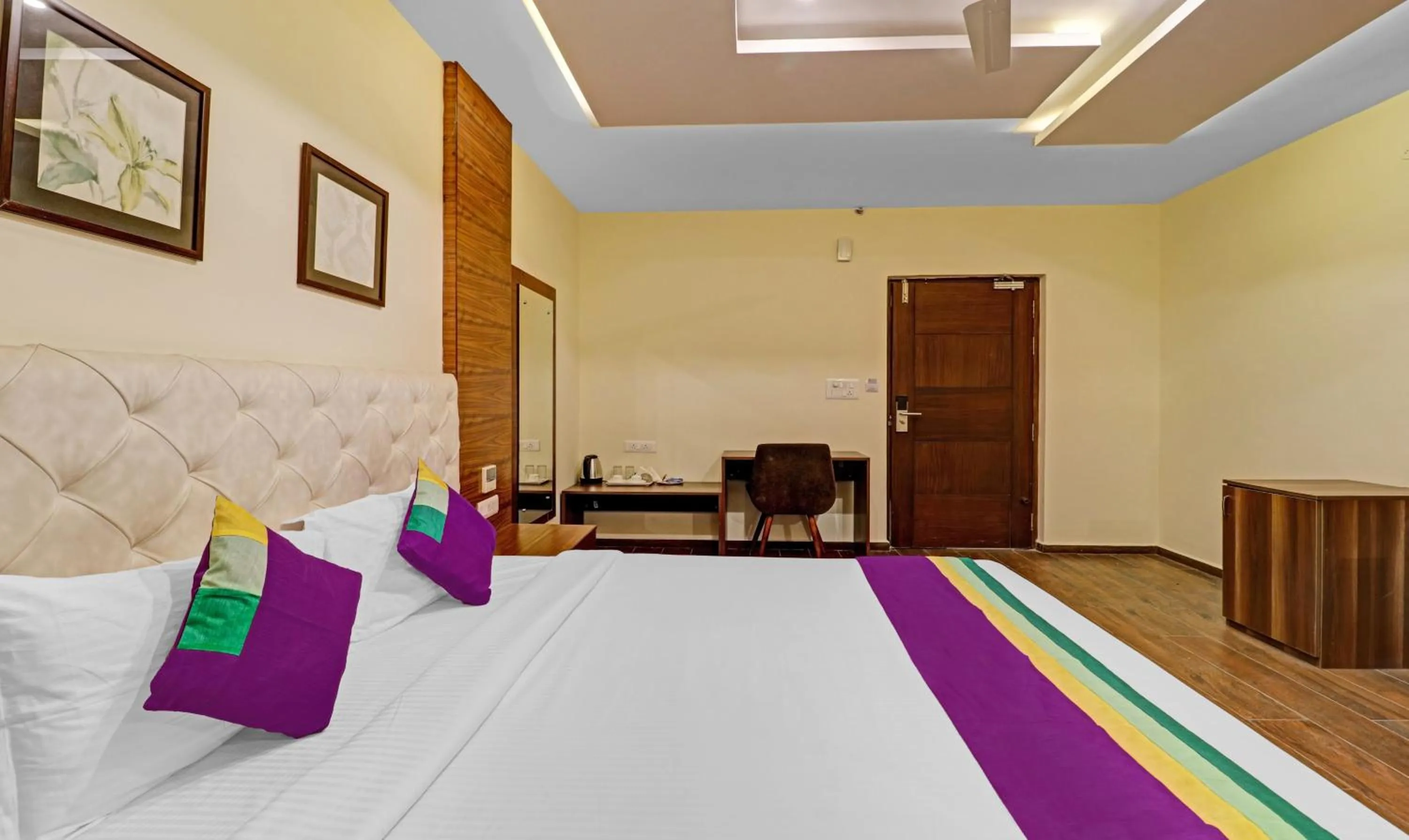 Bedroom, Bed in Treebo Premium Runway Suites, Marathahalli