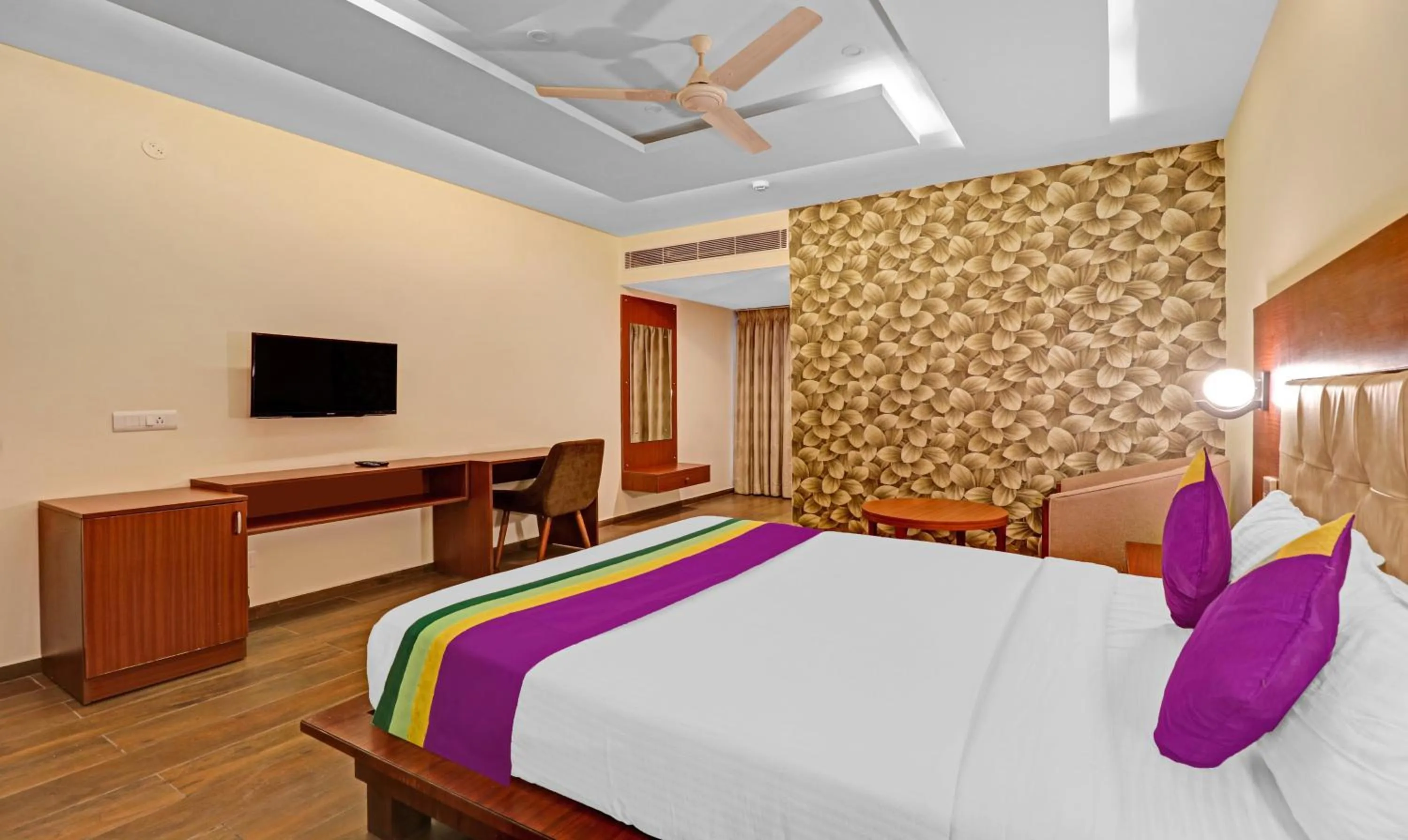Bedroom, Bed in Treebo Premium Runway Suites, Marathahalli