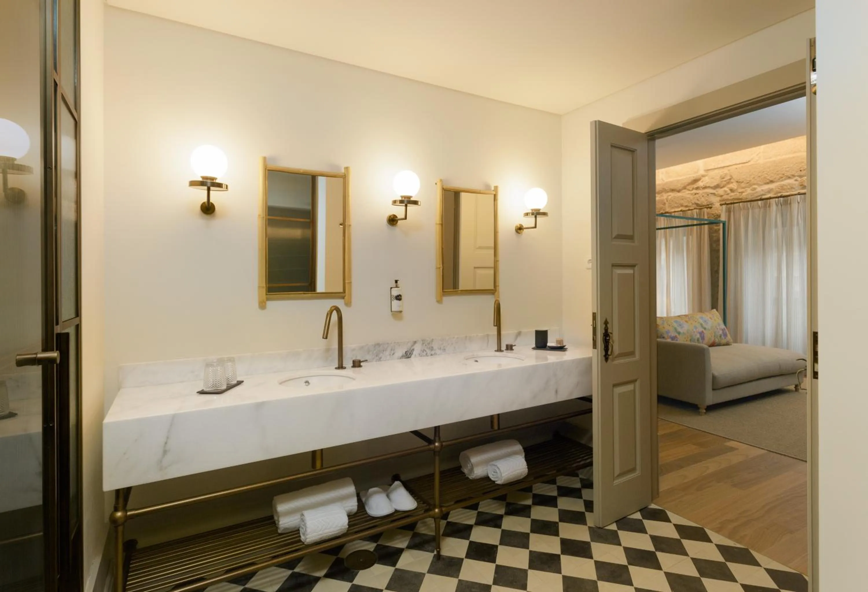 Toilet in Torel Saboaria