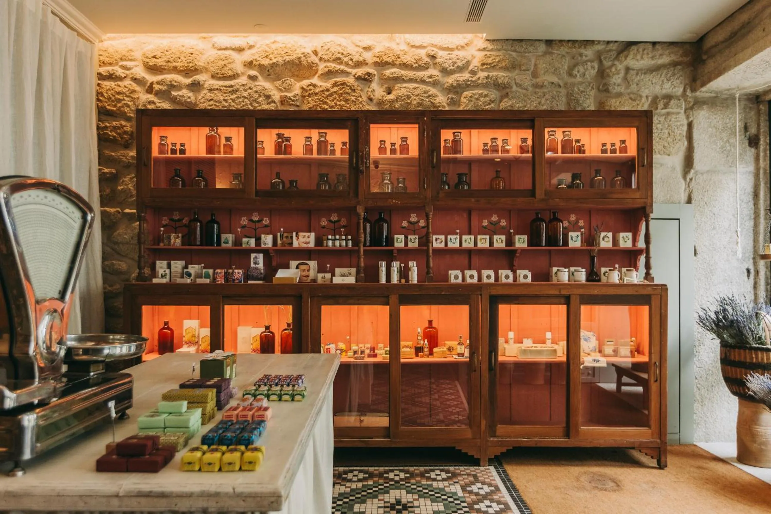 On-site shops in Torel Saboaria