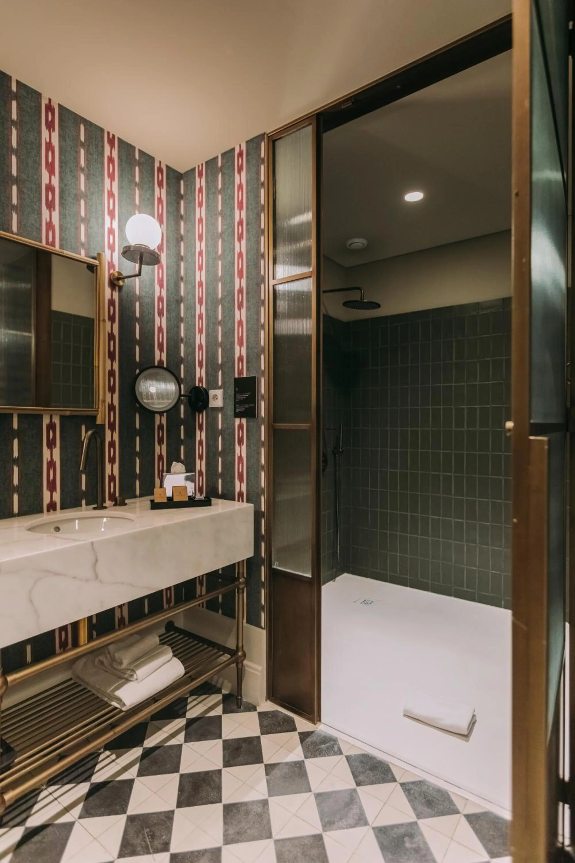 Shower in Torel Saboaria