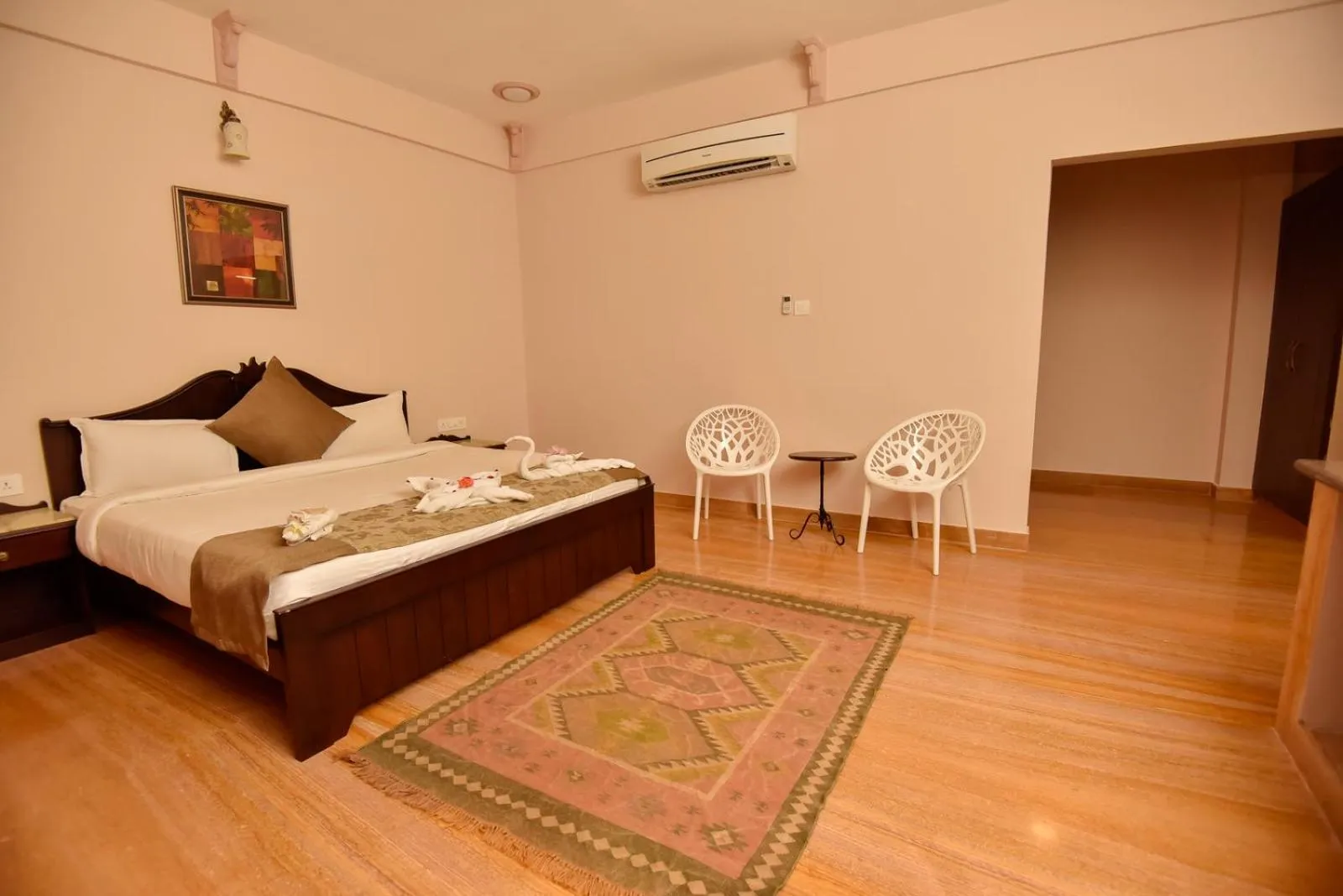 Photo of the whole room, Bed in Araliayas Resort & Spa