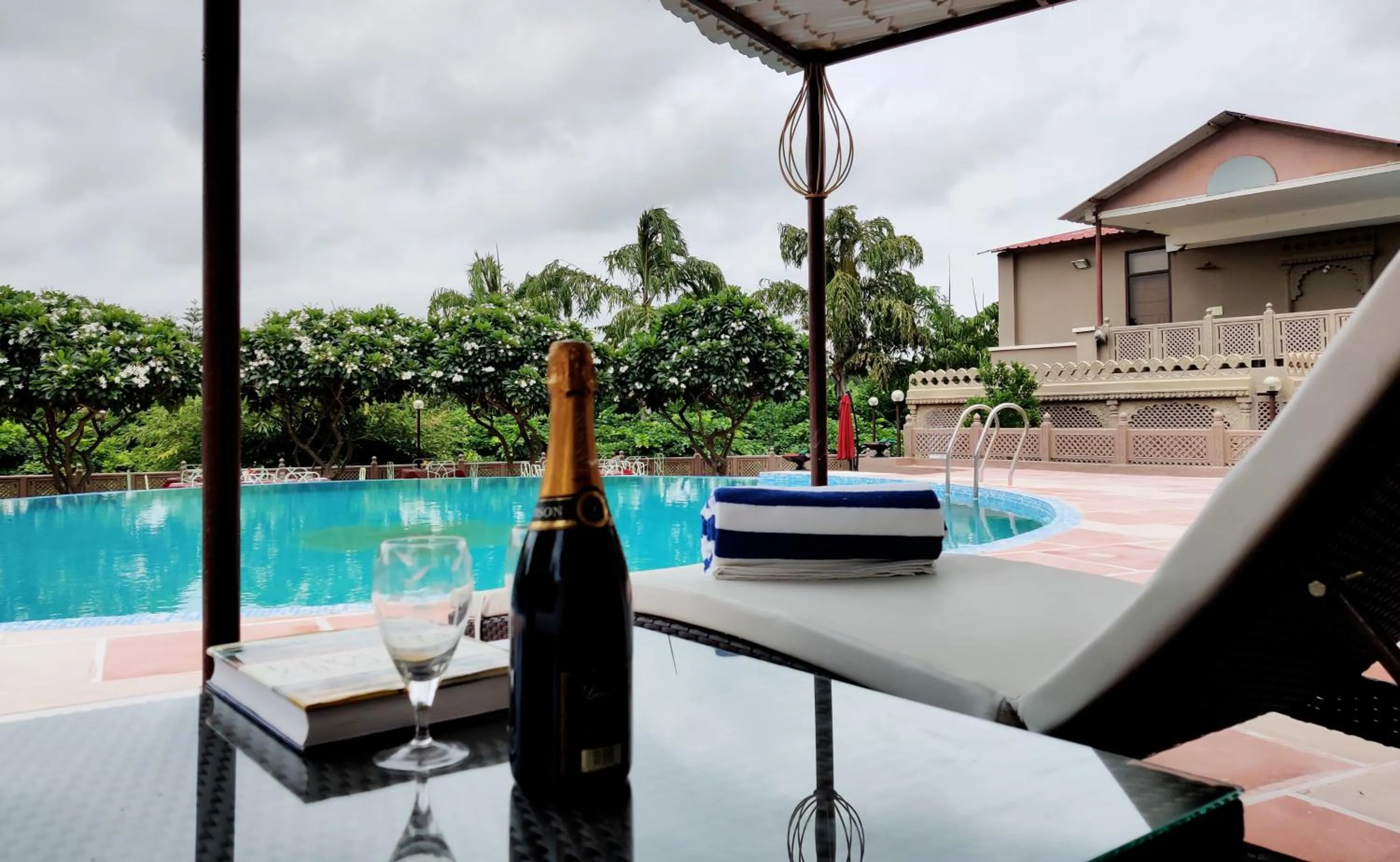 Swimming pool in Araliayas Resort & Spa