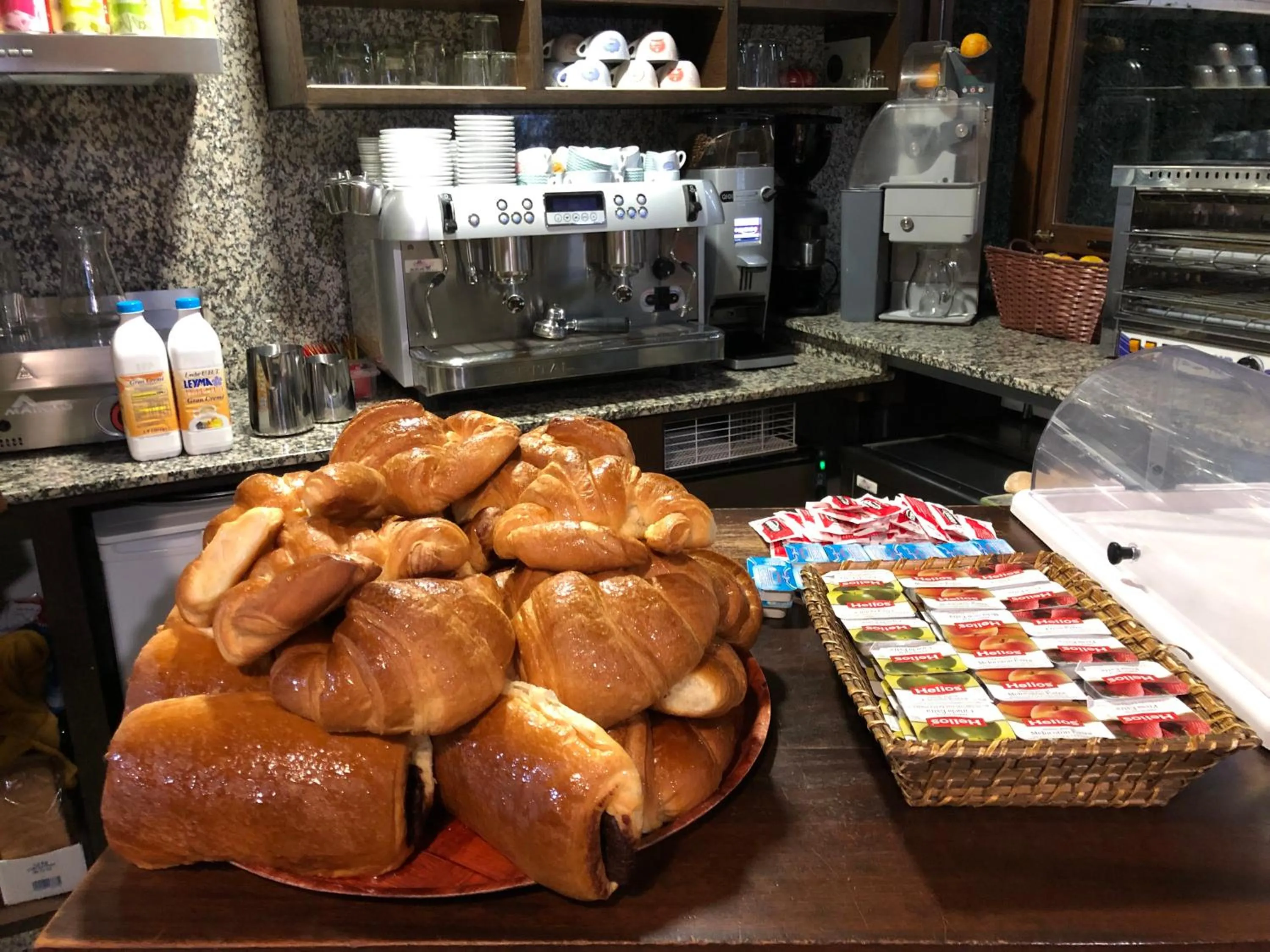 Buffet breakfast in Albergue San Anton