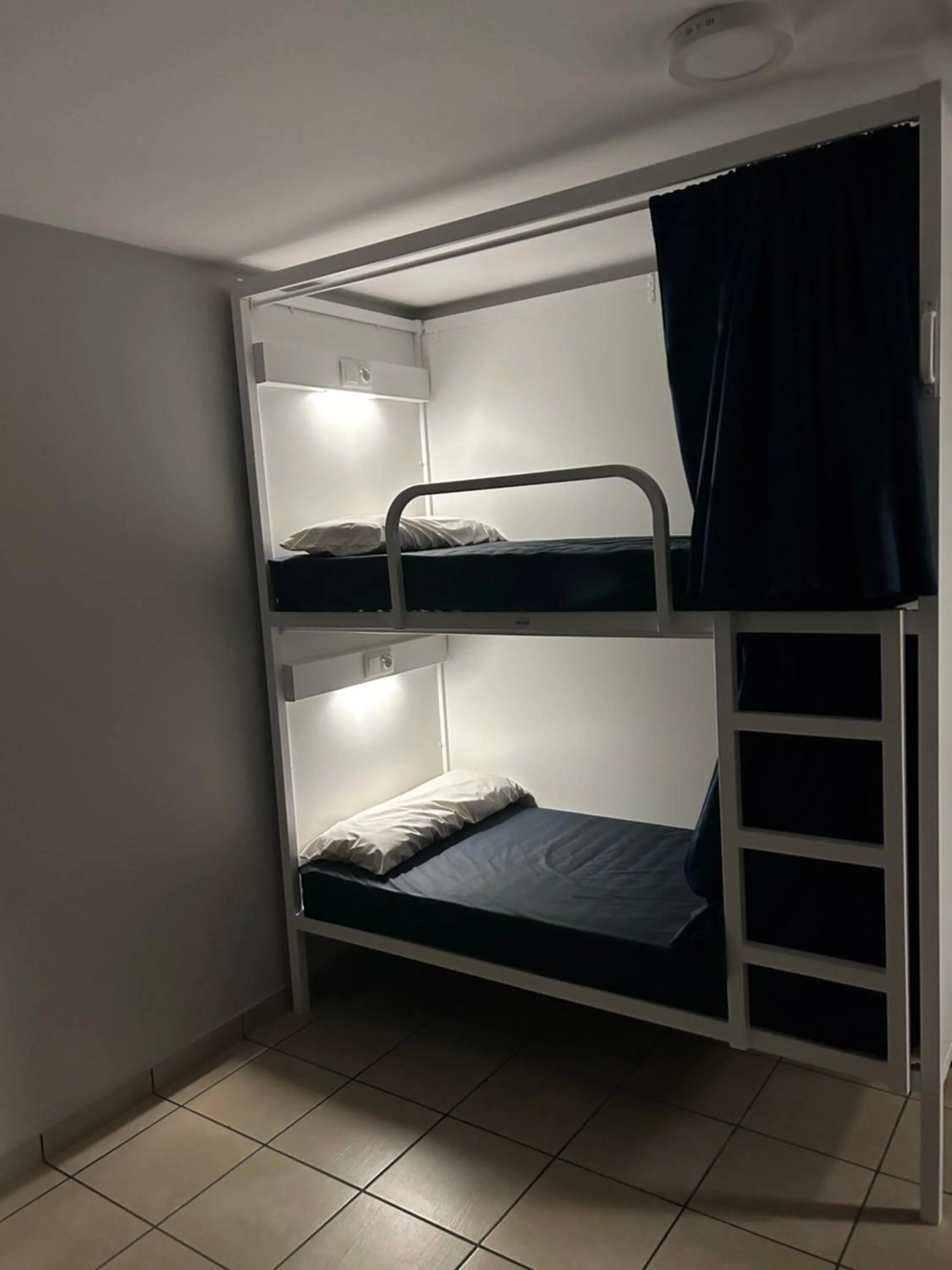 Photo of the whole room, Bed in Albergue San Anton