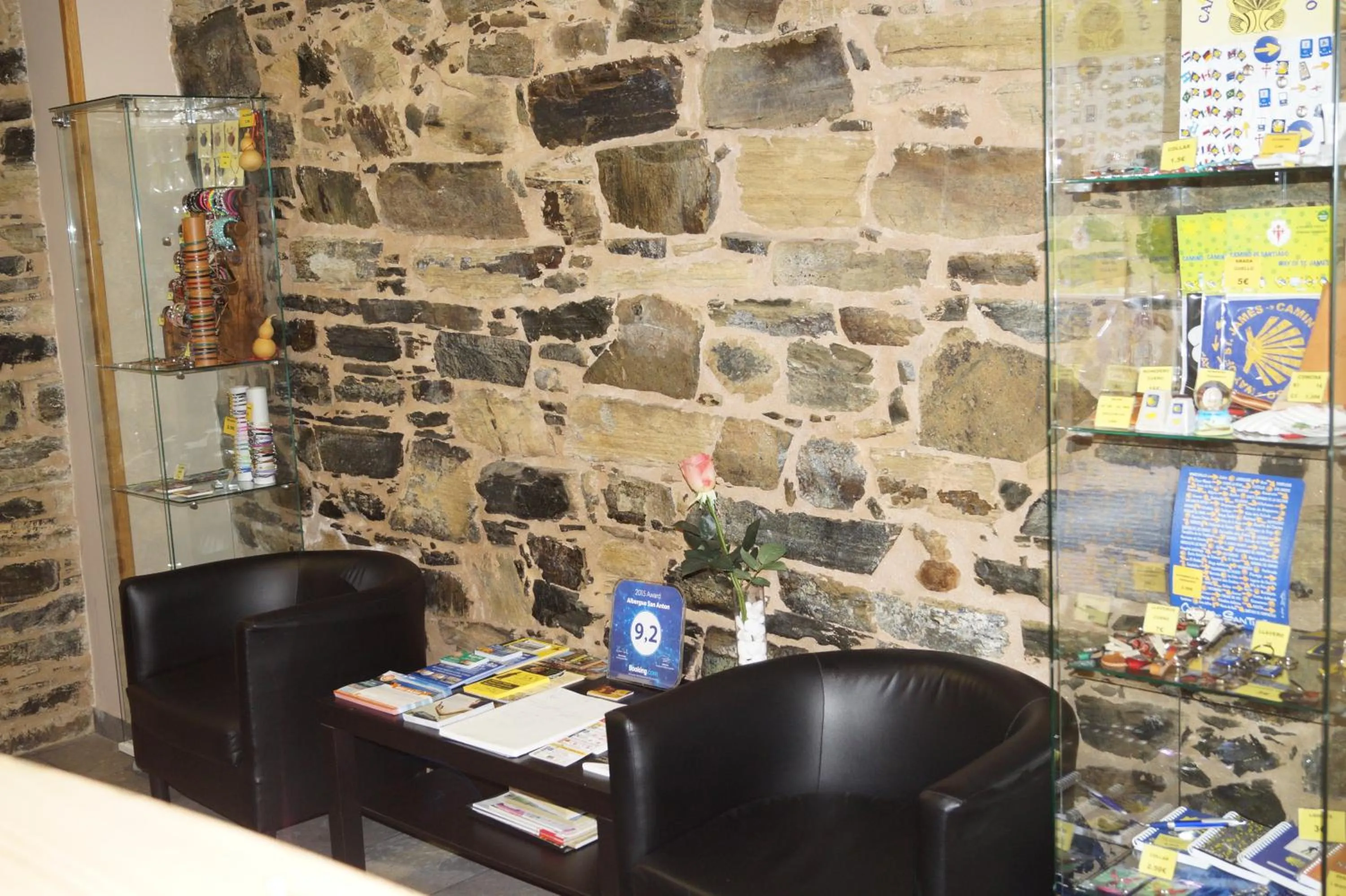 Lobby or reception in Albergue San Anton