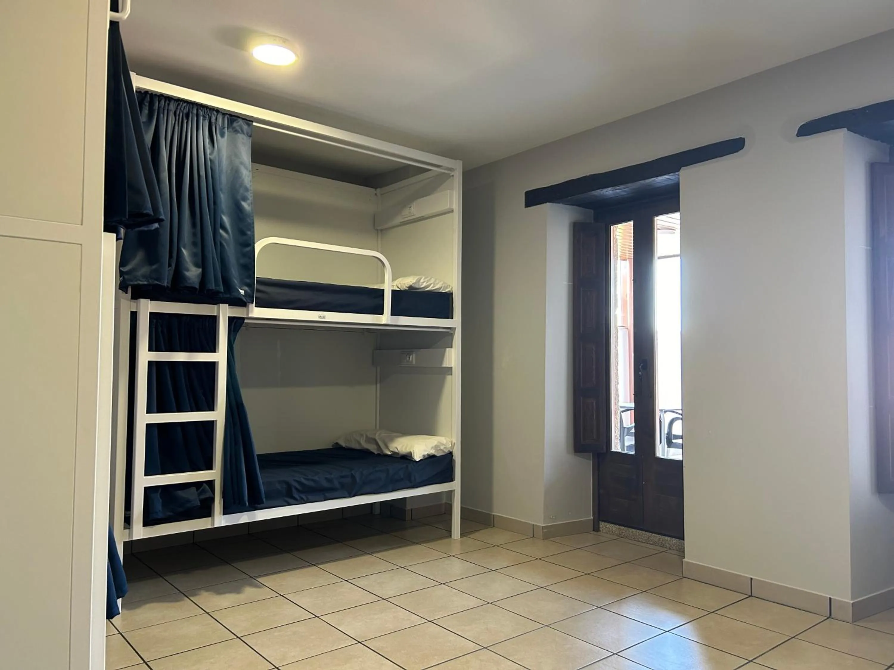 bunk bed, Bed in Albergue San Anton