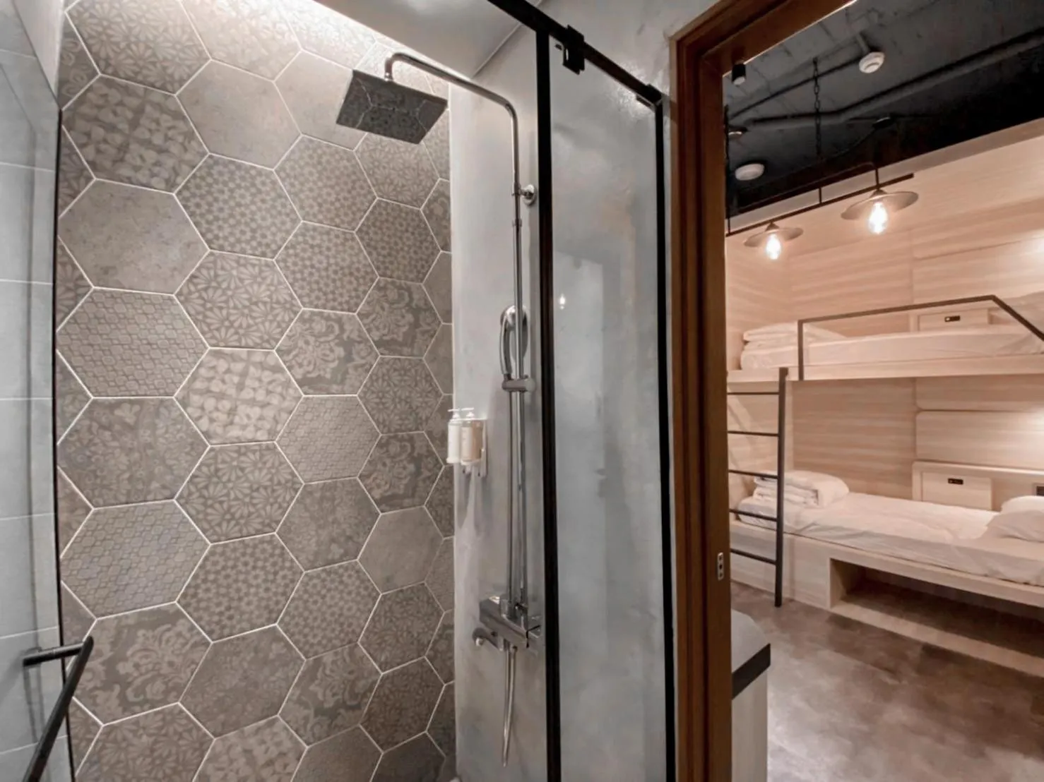 Bathroom, Bed in Hotel Leisure Chiayi