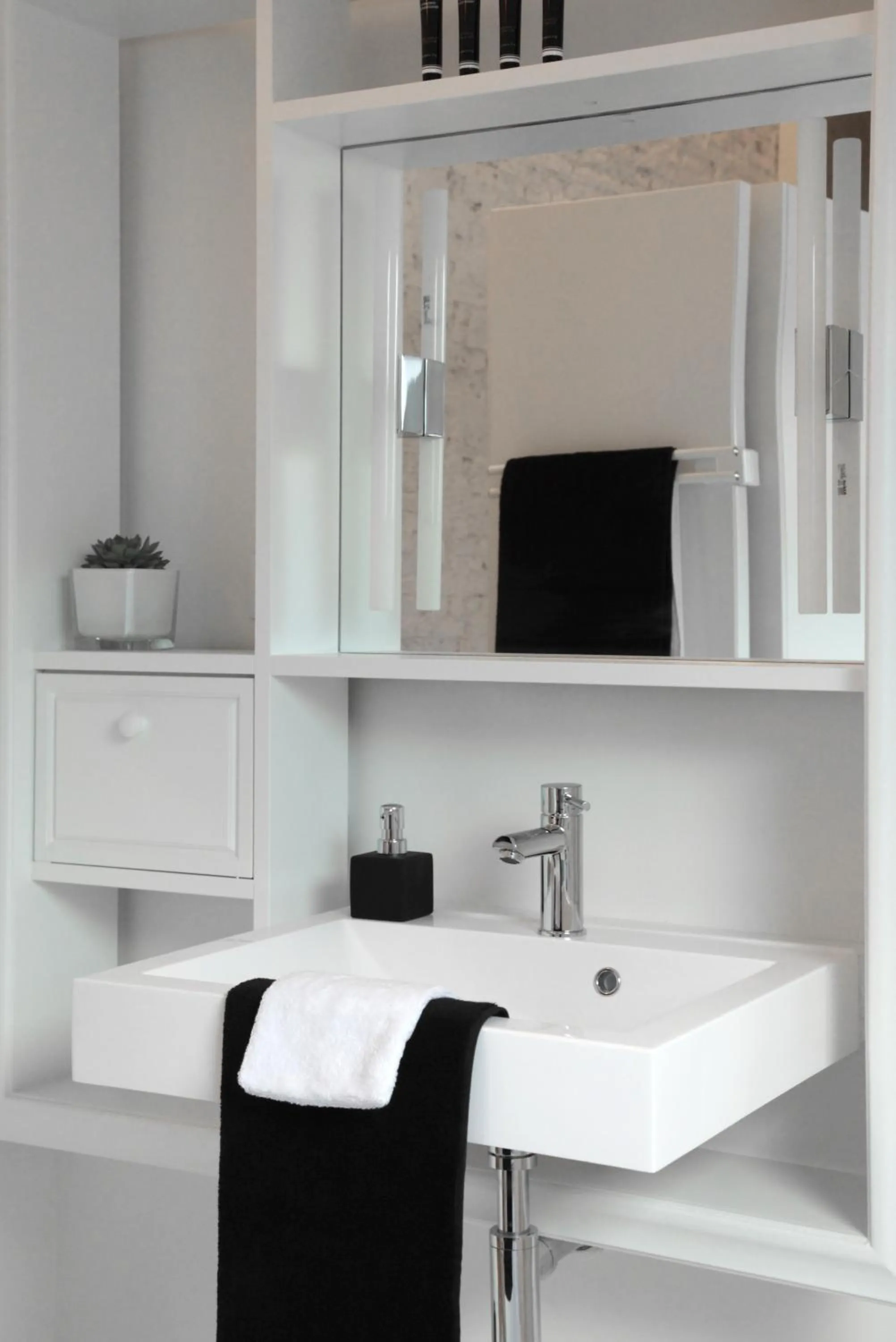 Bathroom in Maison Nationale City Flats & Suites