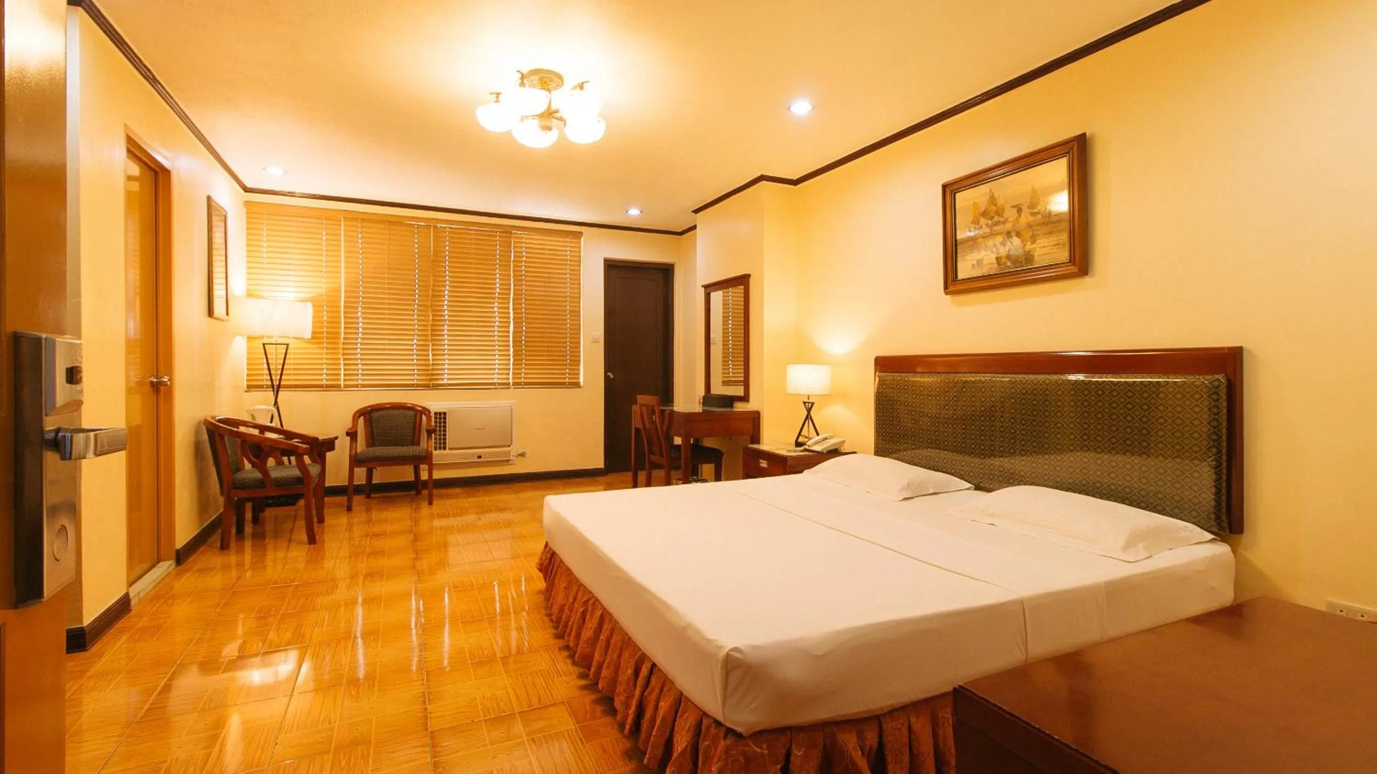 Photo of the whole room, Bed in Peace Hotel by RedDoorz