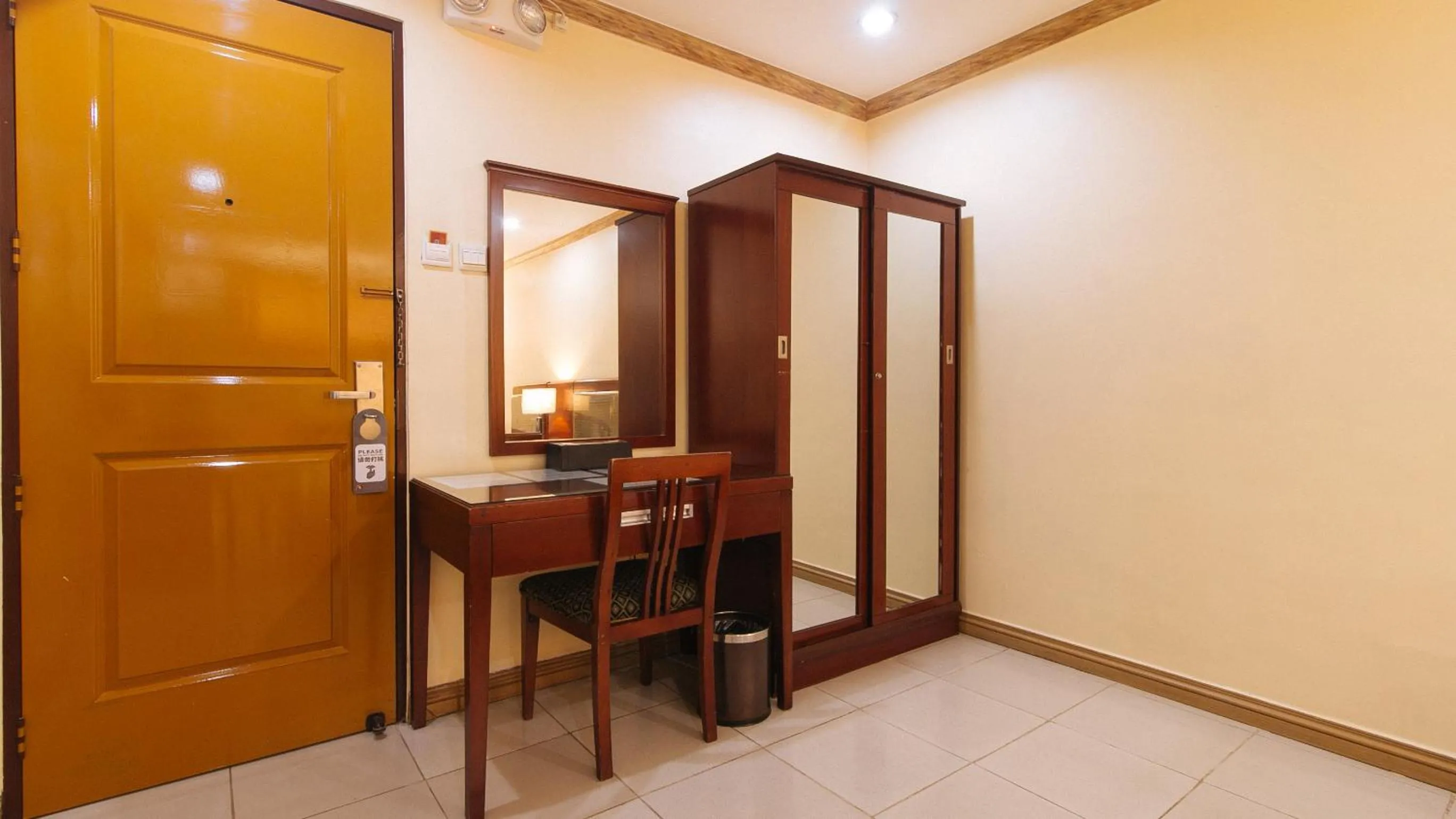 Seating area in Peace Hotel by RedDoorz