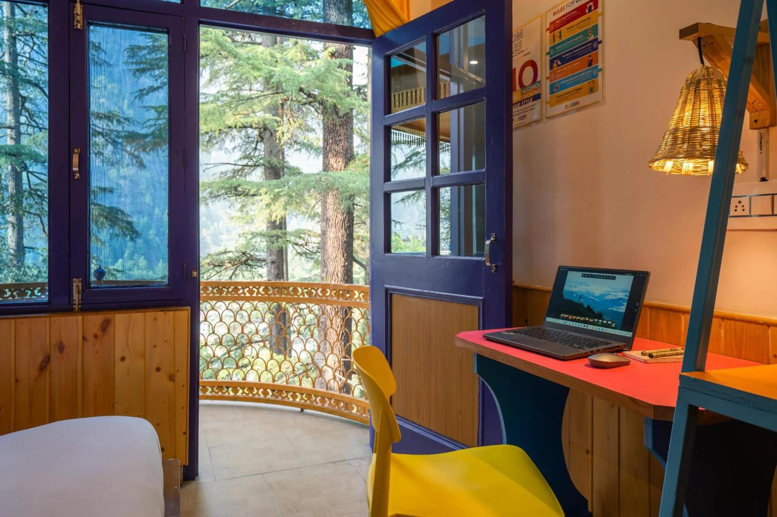 Bed in goSTOPS Kasol