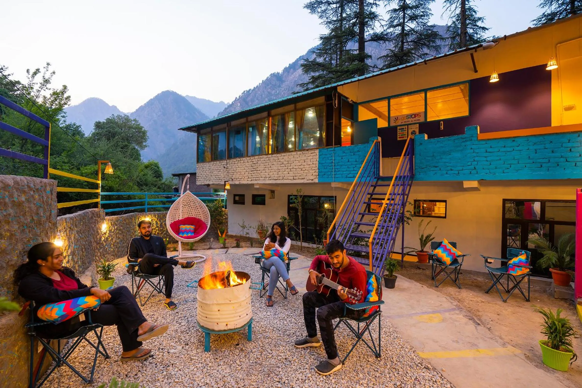 Seating area in goSTOPS Kasol