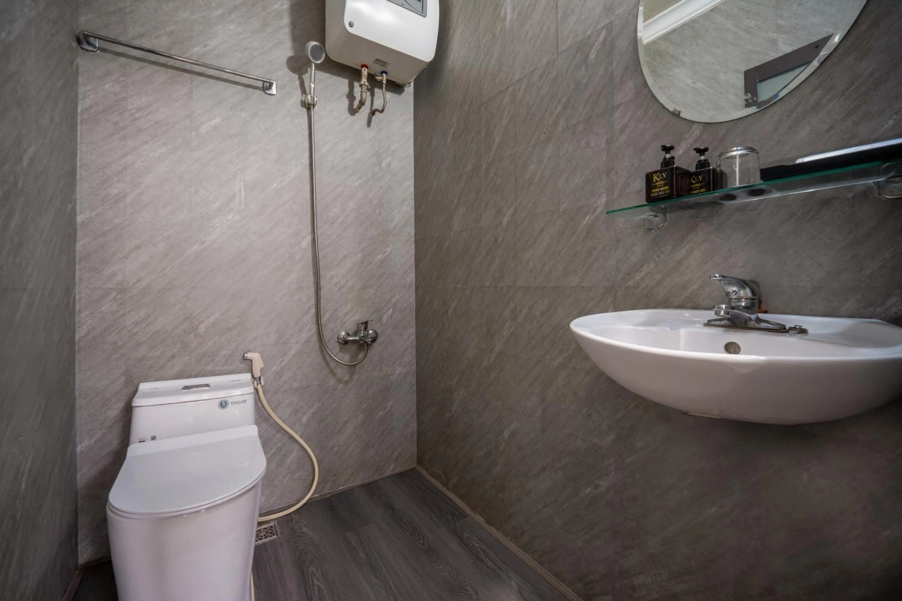 Toilet in KLy Apartment Hotel