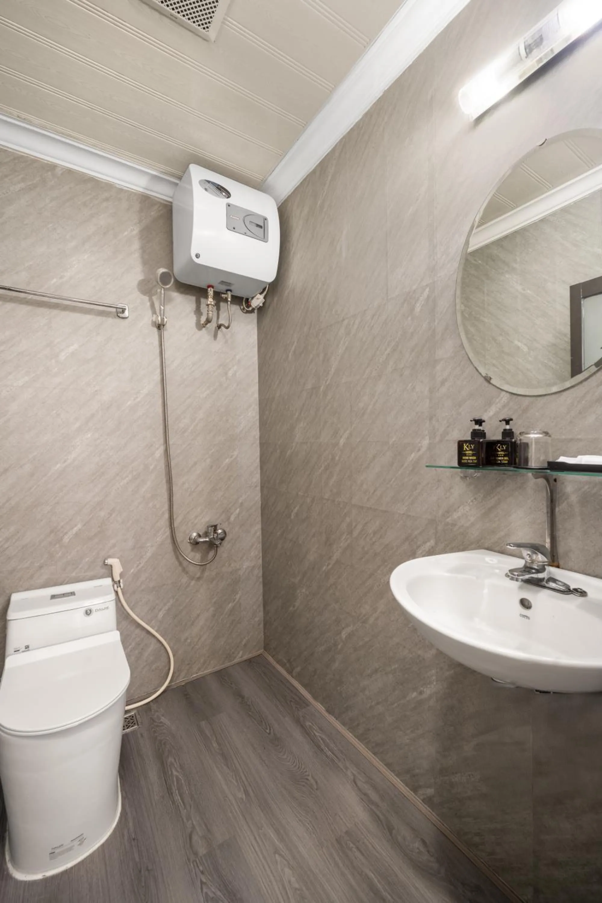 Toilet in KLy Apartment Hotel