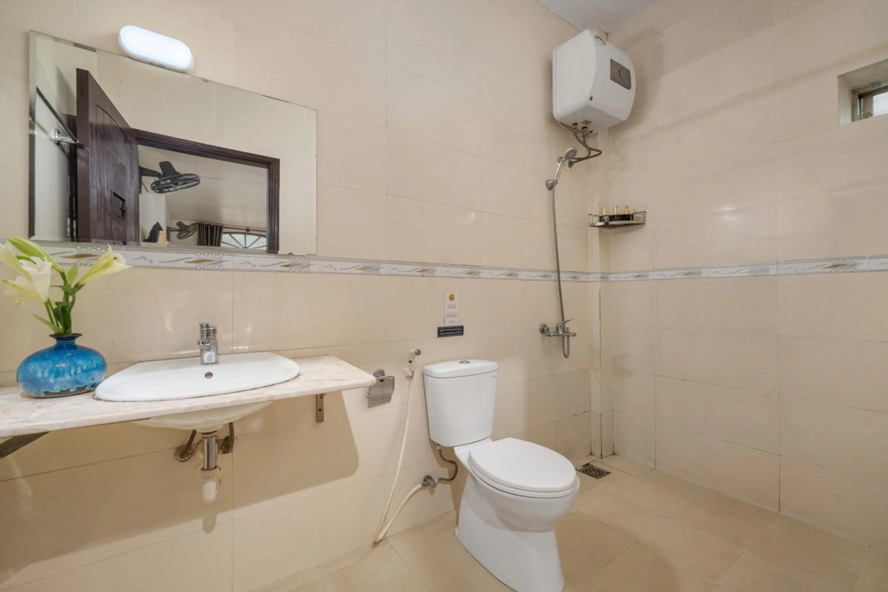 Shower in KLy Apartment Hotel