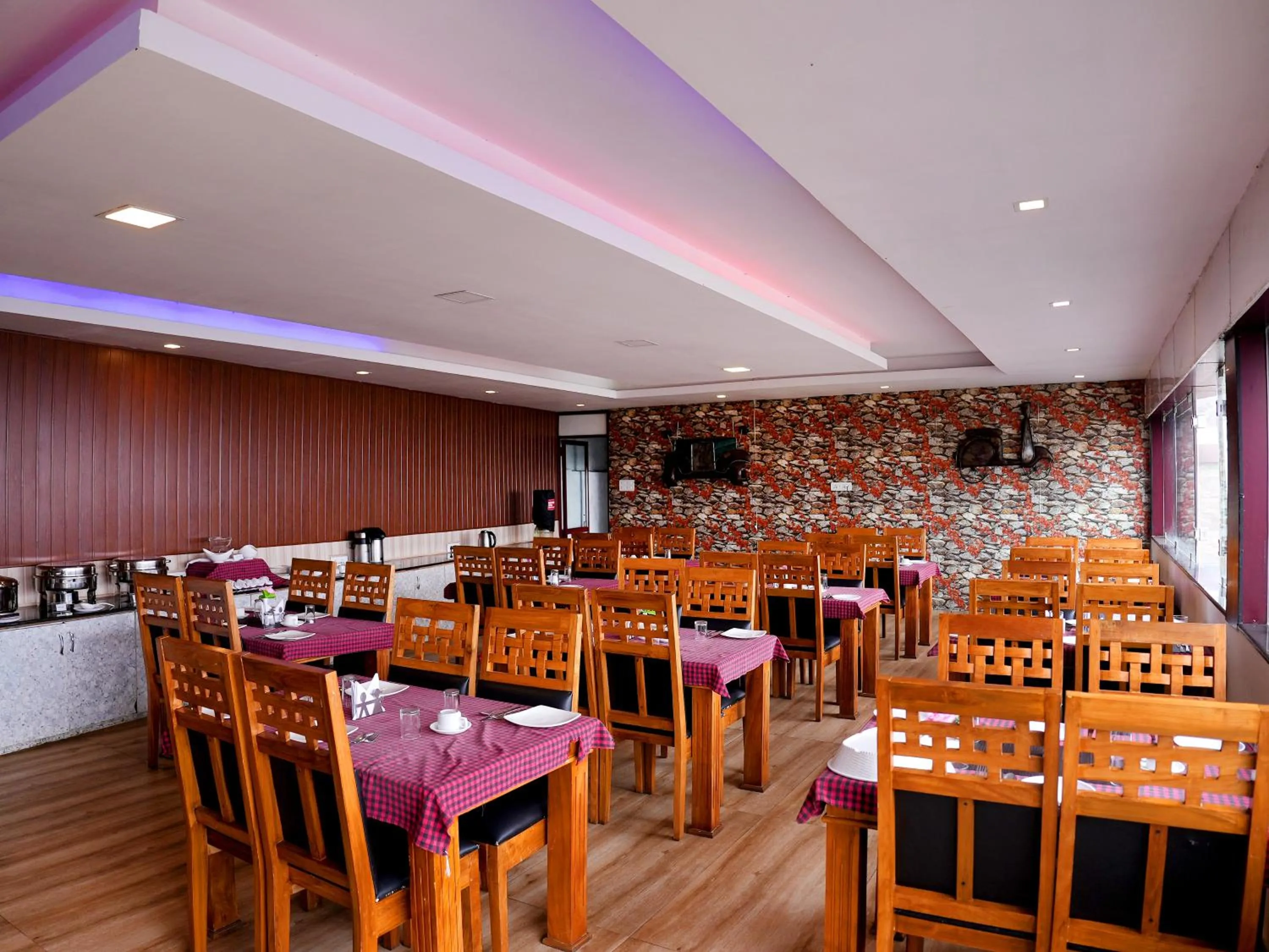 Restaurant/places to eat in Vista Suites Doddabetta Ooty By Bestinn Leisure