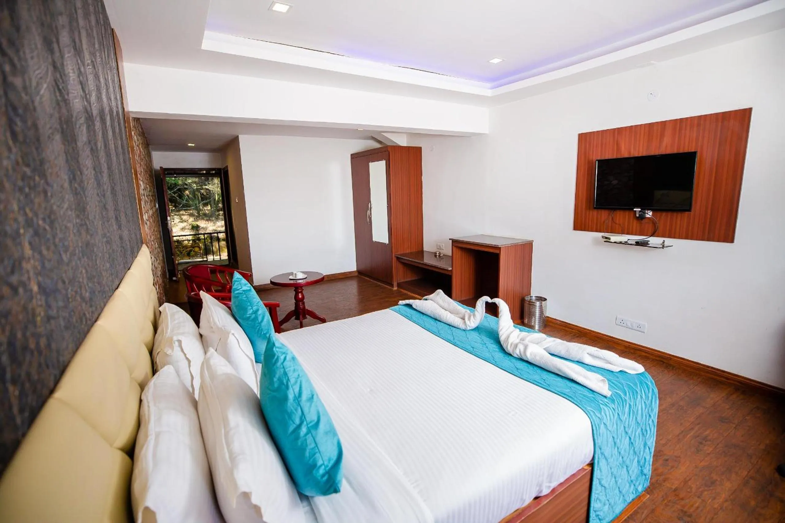 TV and multimedia, Bed in Vista Suites Doddabetta Ooty By Bestinn Leisure