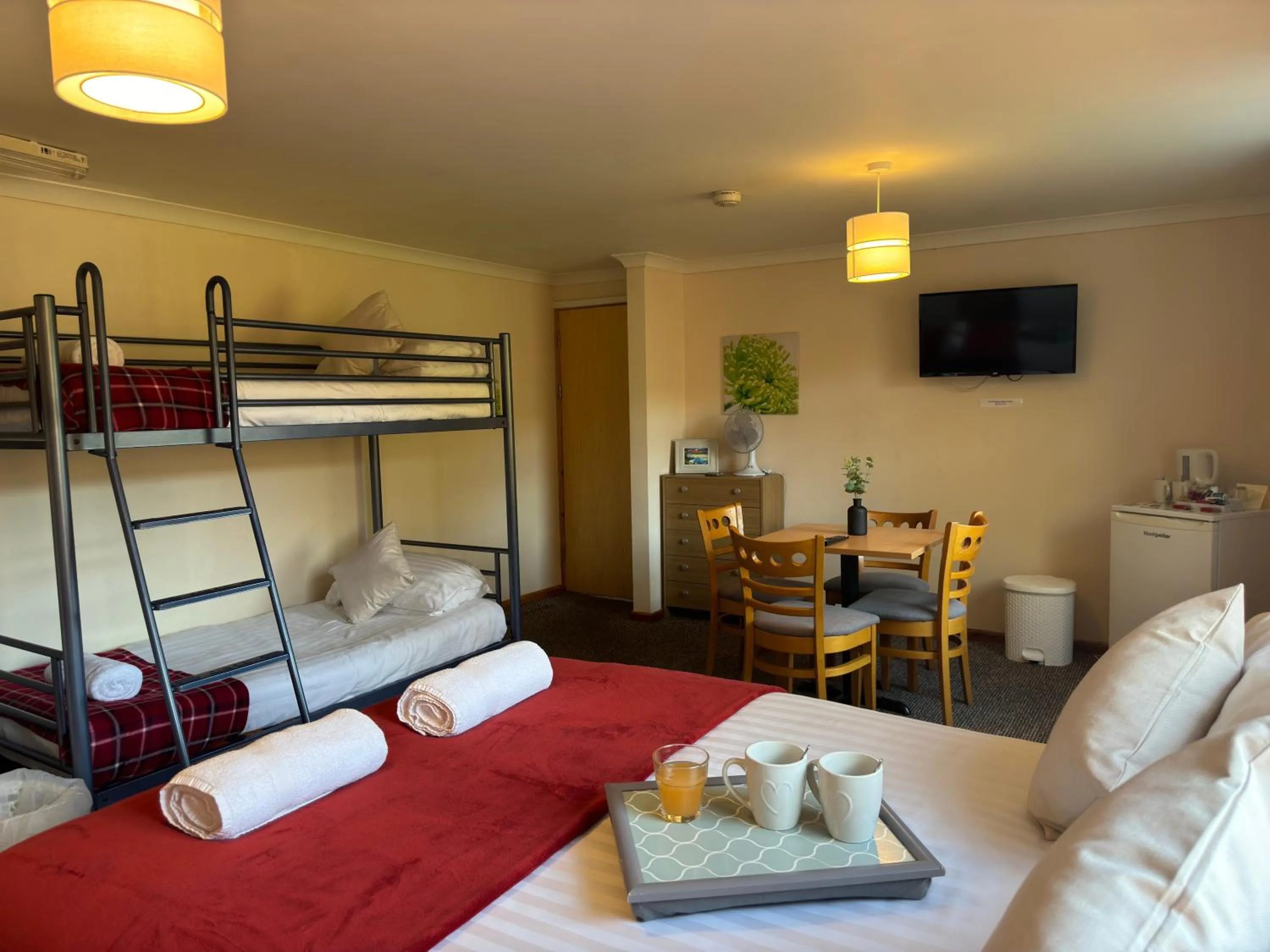 Bedroom, Bed in The Carpenters Arms Rooms in Broadway, Laugharne