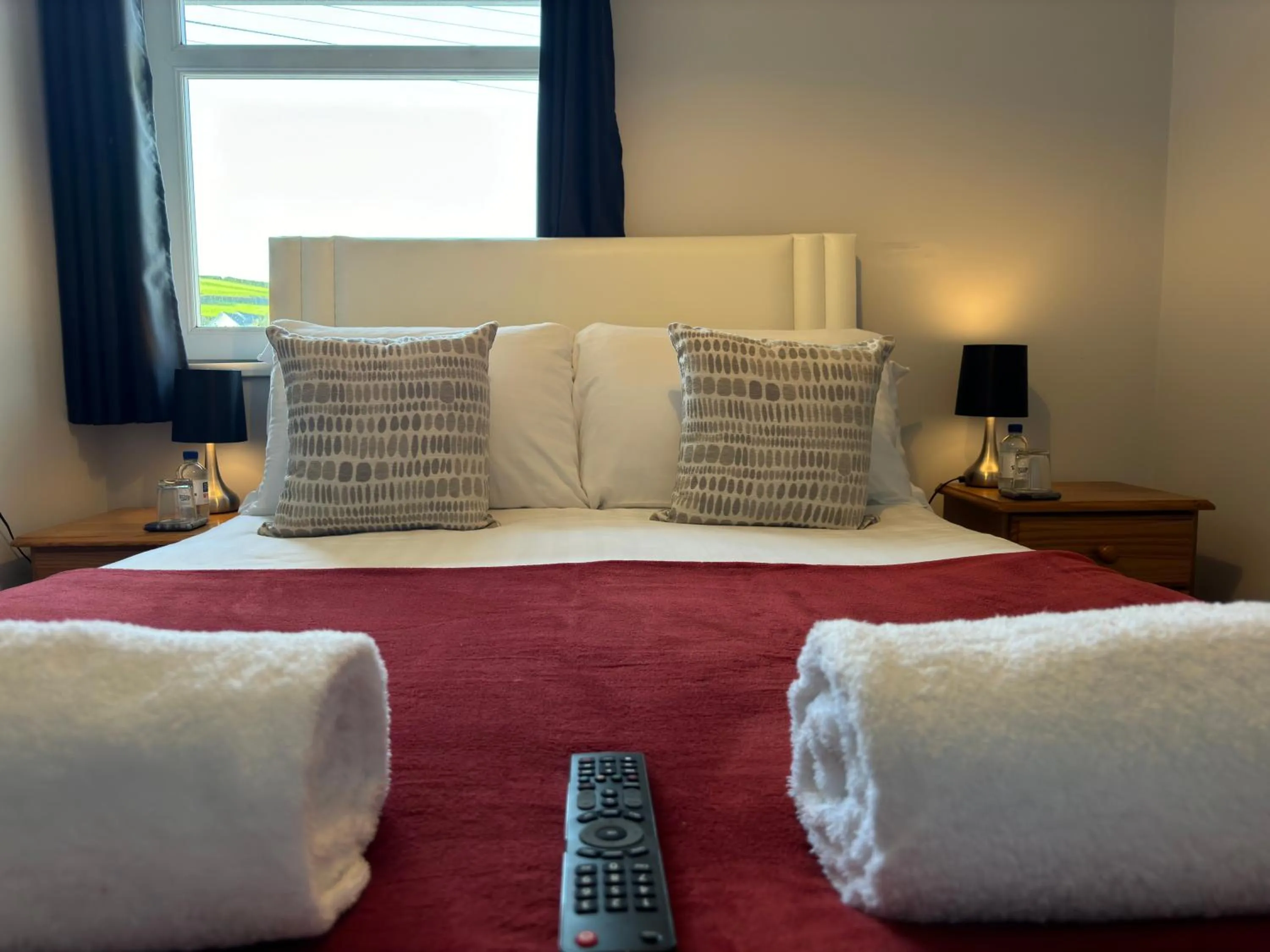 Bedroom, Bed in The Carpenters Arms Rooms in Broadway, Laugharne