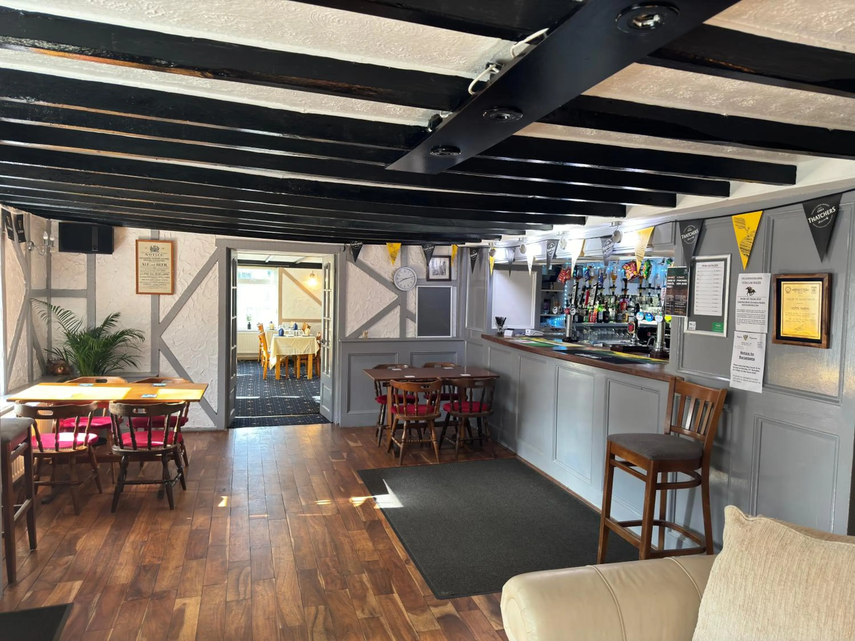 Lounge or bar in The Carpenters Arms Rooms in Broadway, Laugharne