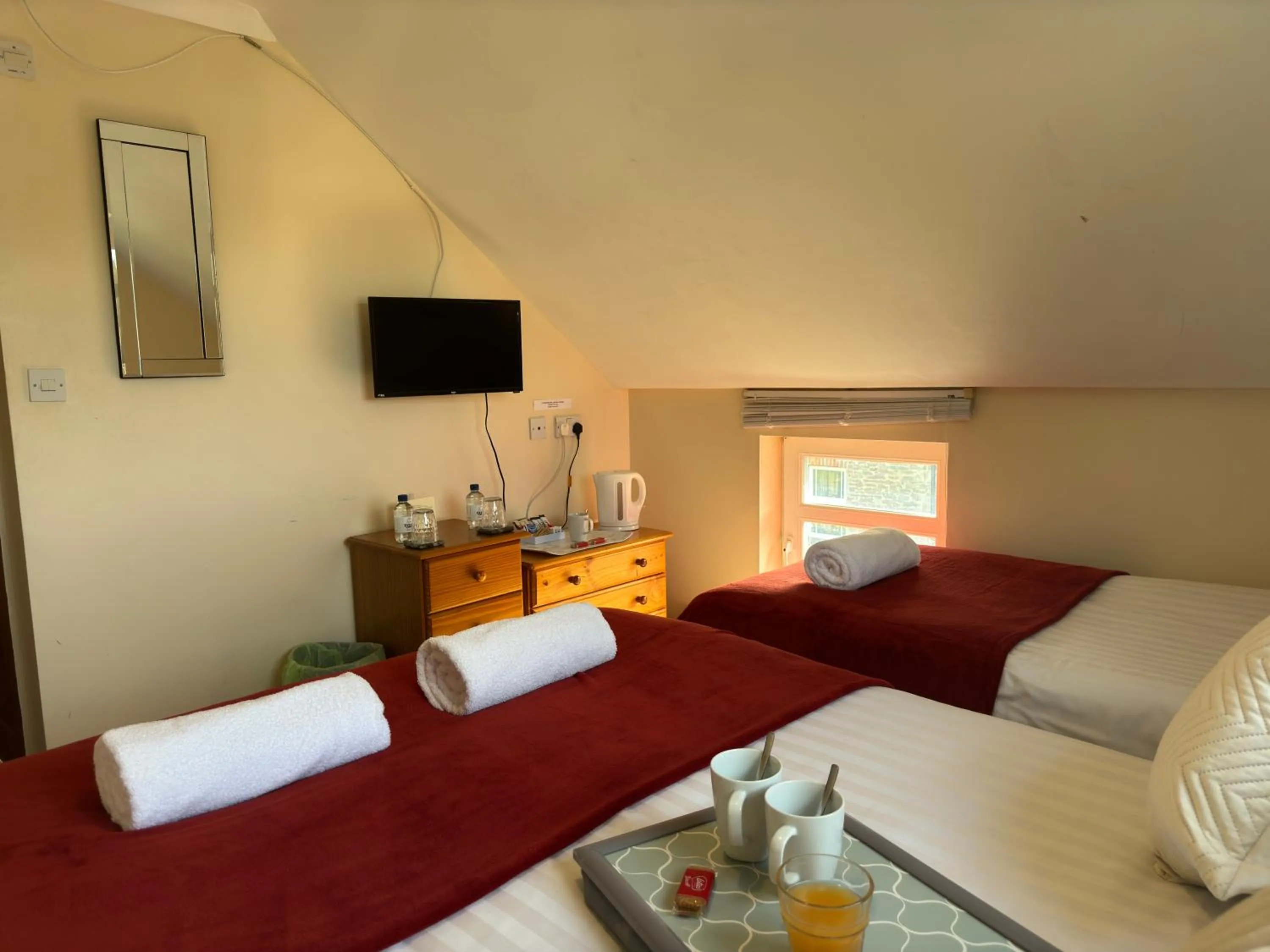 Bedroom, Bed in The Carpenters Arms Rooms in Broadway, Laugharne