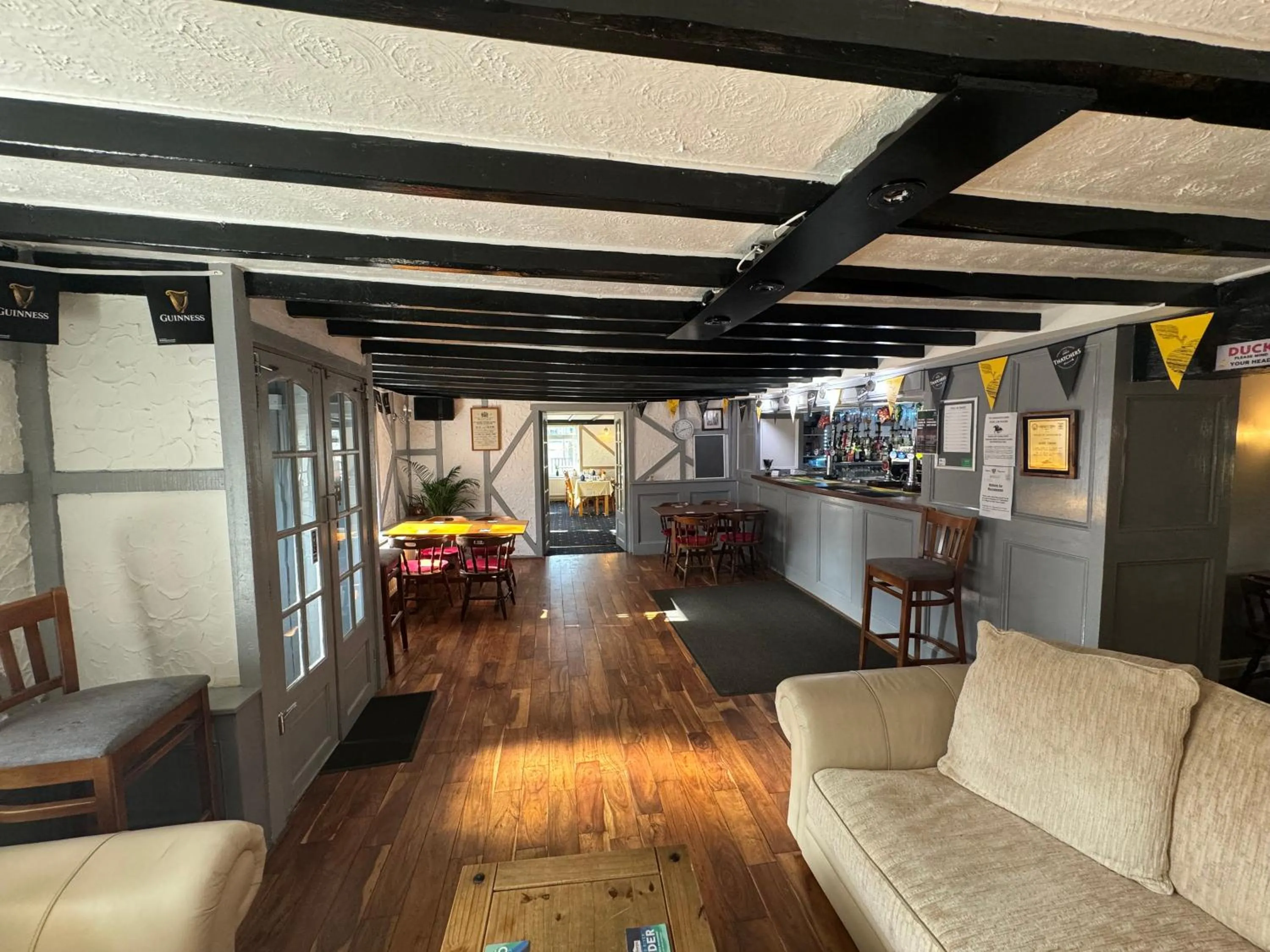 Lounge or bar in The Carpenters Arms Rooms in Broadway, Laugharne