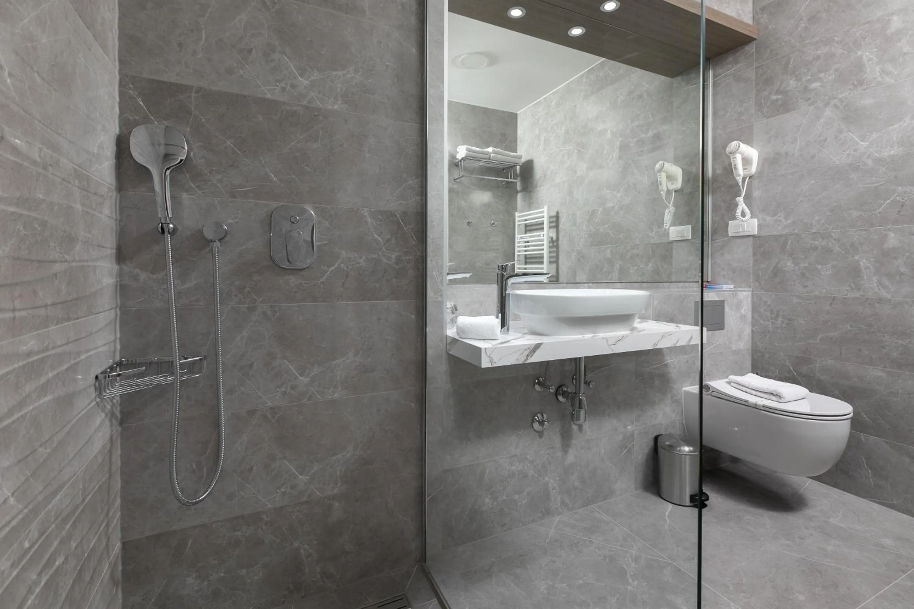 Shower in Hotel Antonio