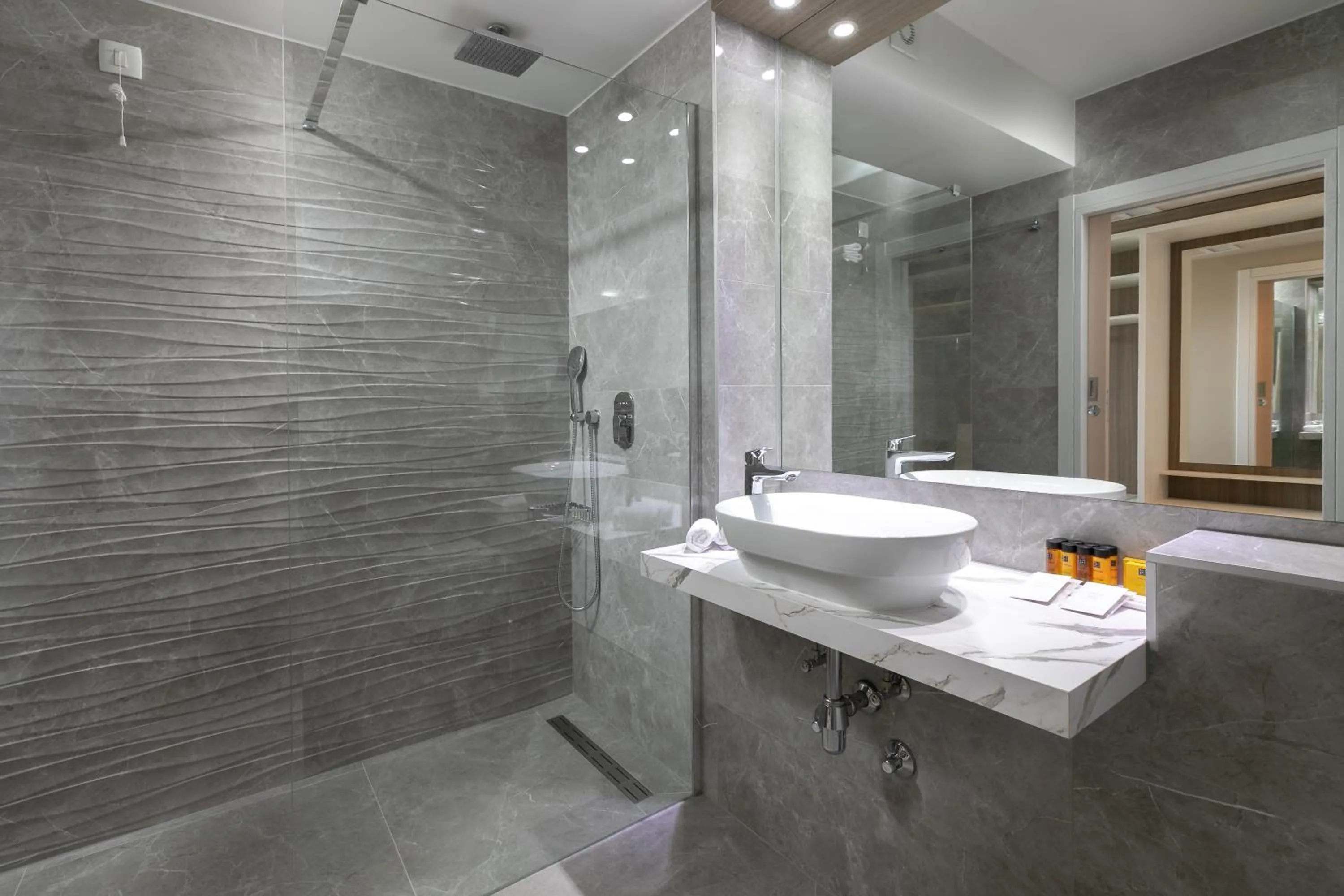 Shower in Hotel Antonio