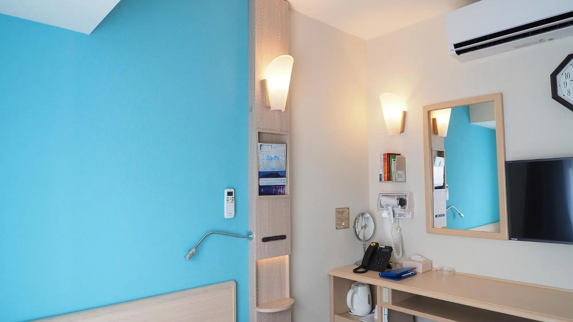 Photo of the whole room in Toyoko Inn Yokohama Shiei-chikatetsu Center Minami-eki