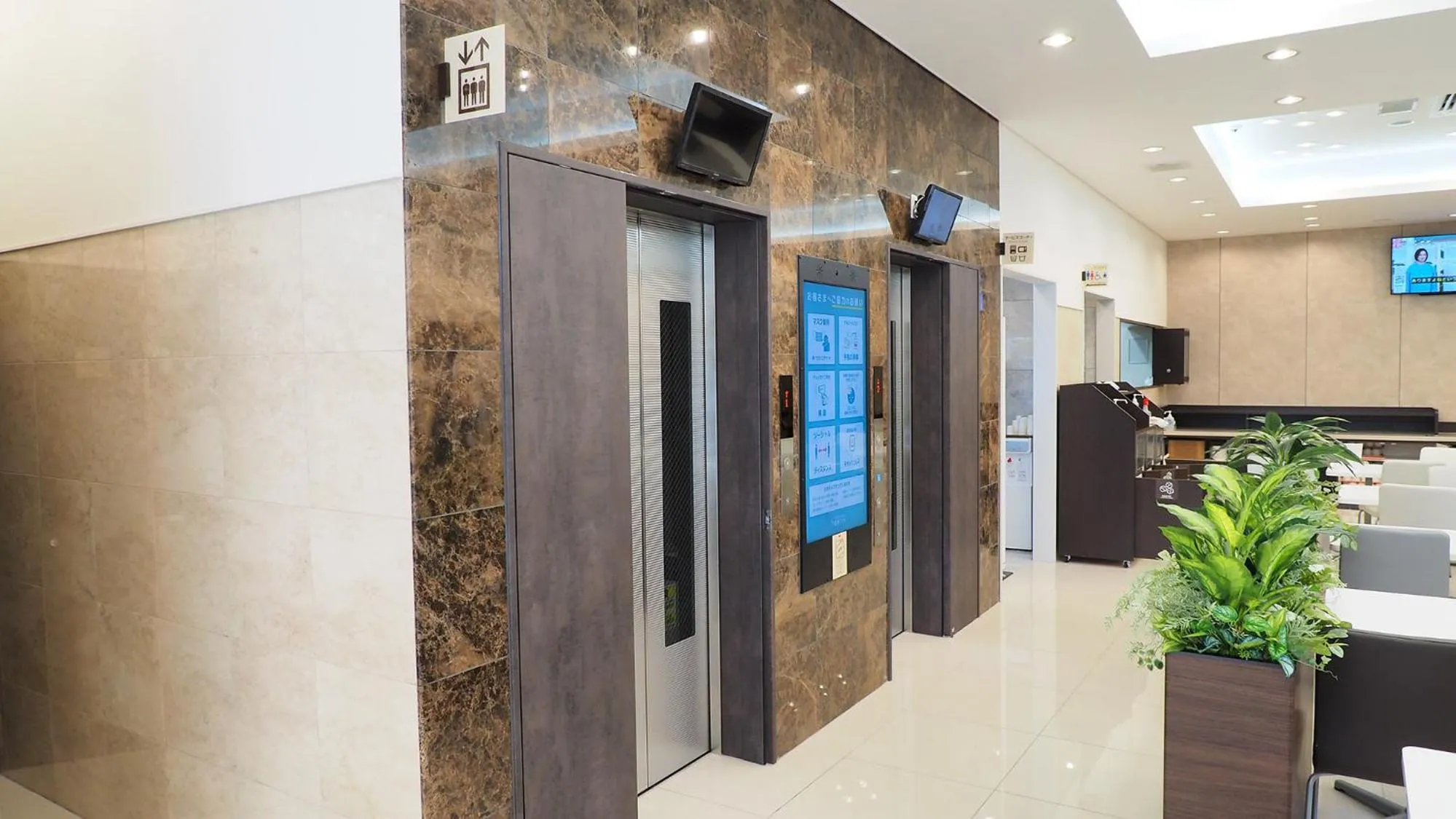 elevator in Toyoko Inn Yokohama Shiei-chikatetsu Center Minami-eki