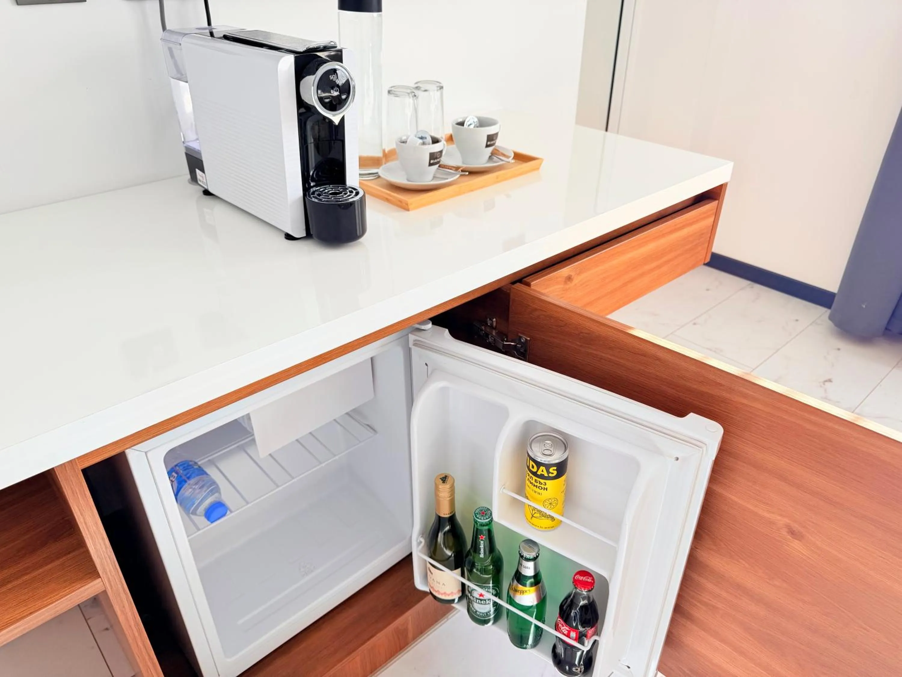 Coffee/tea facilities in RUBO Hotel