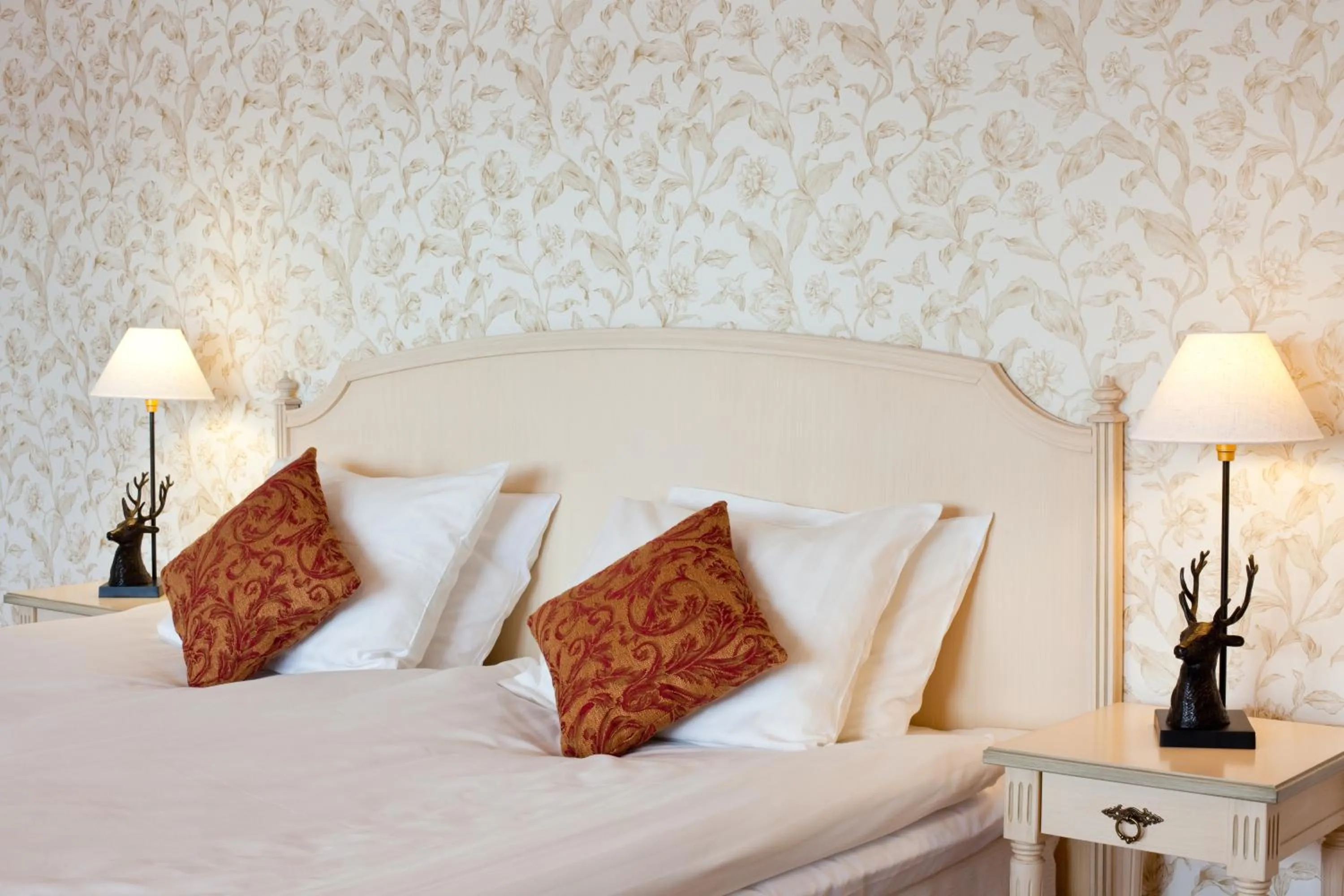 Bed in Möckelsnäs Herrgård