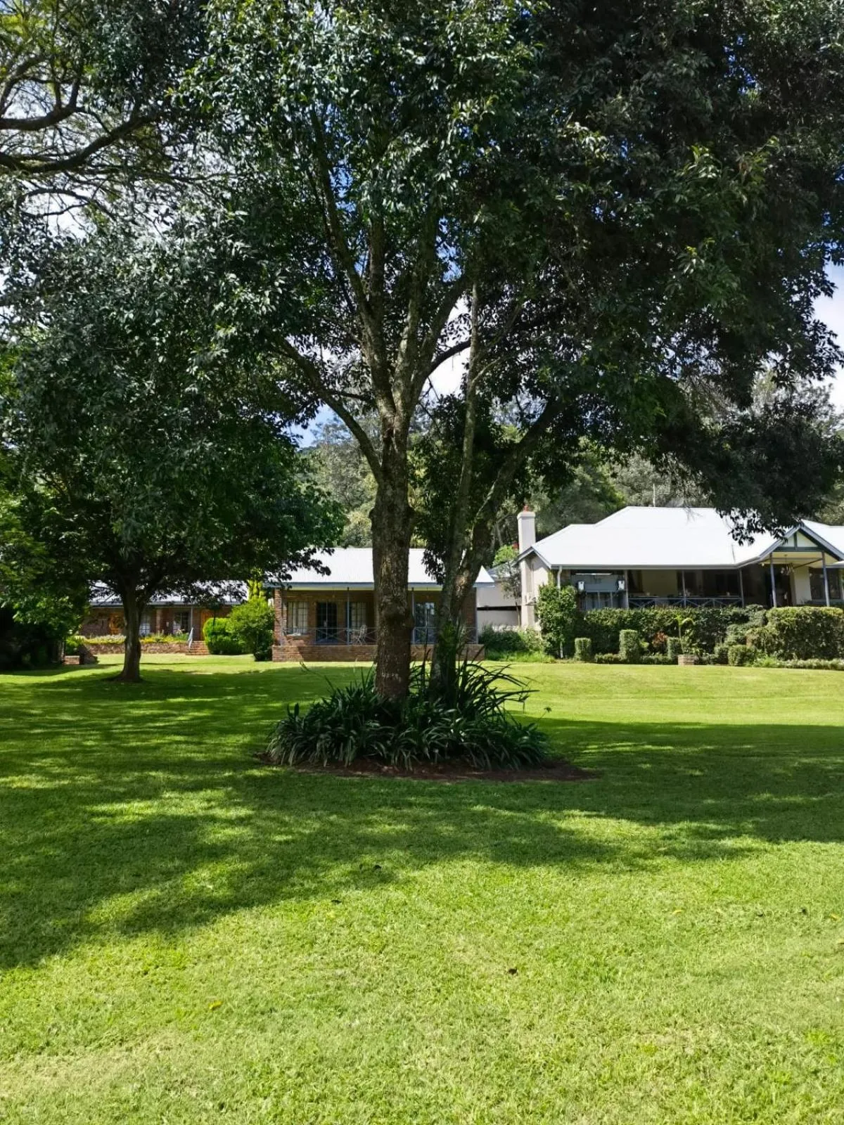 Property building in Avoca Vale Country Hotel