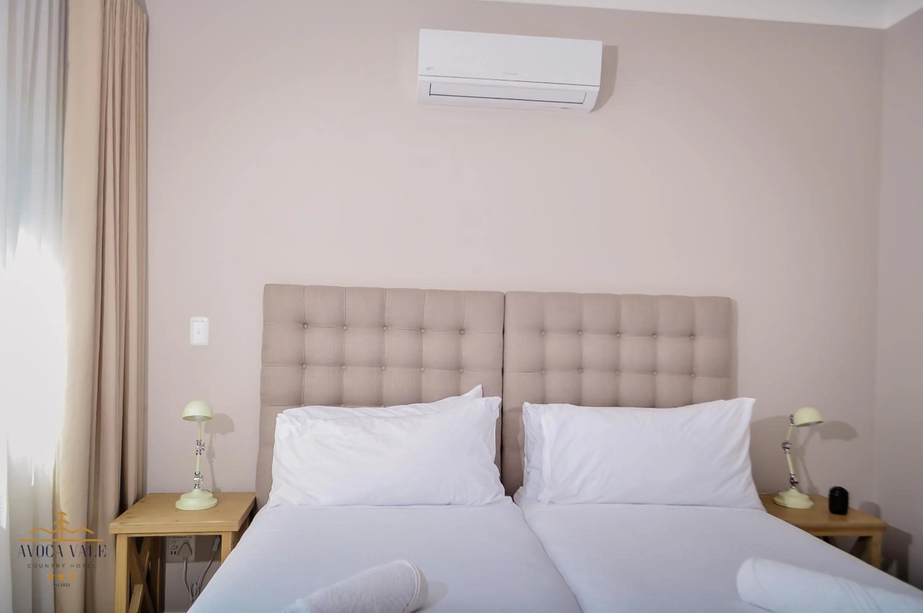 Bed in Avoca Vale Country Hotel