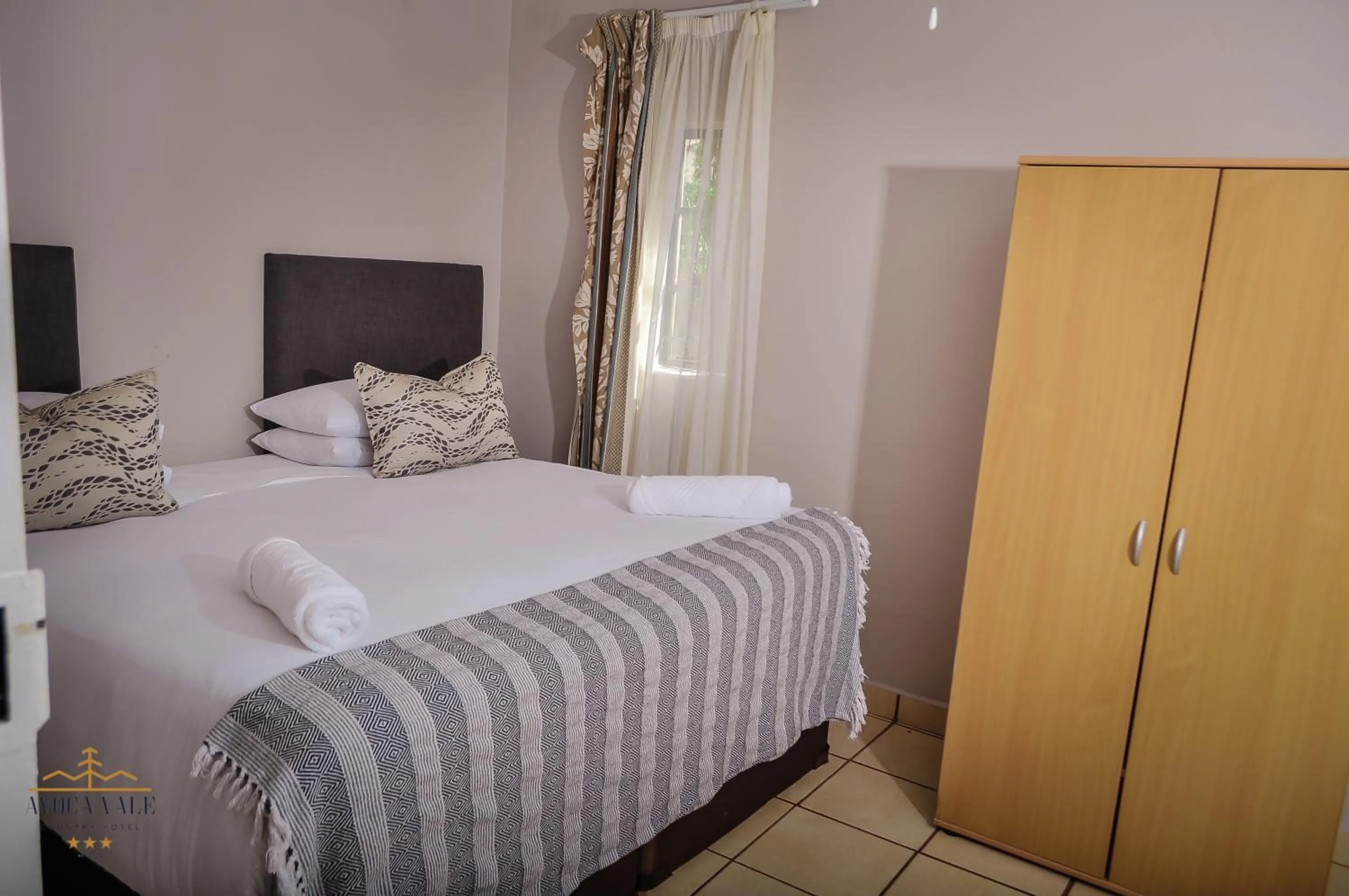 Bed in Avoca Vale Country Hotel