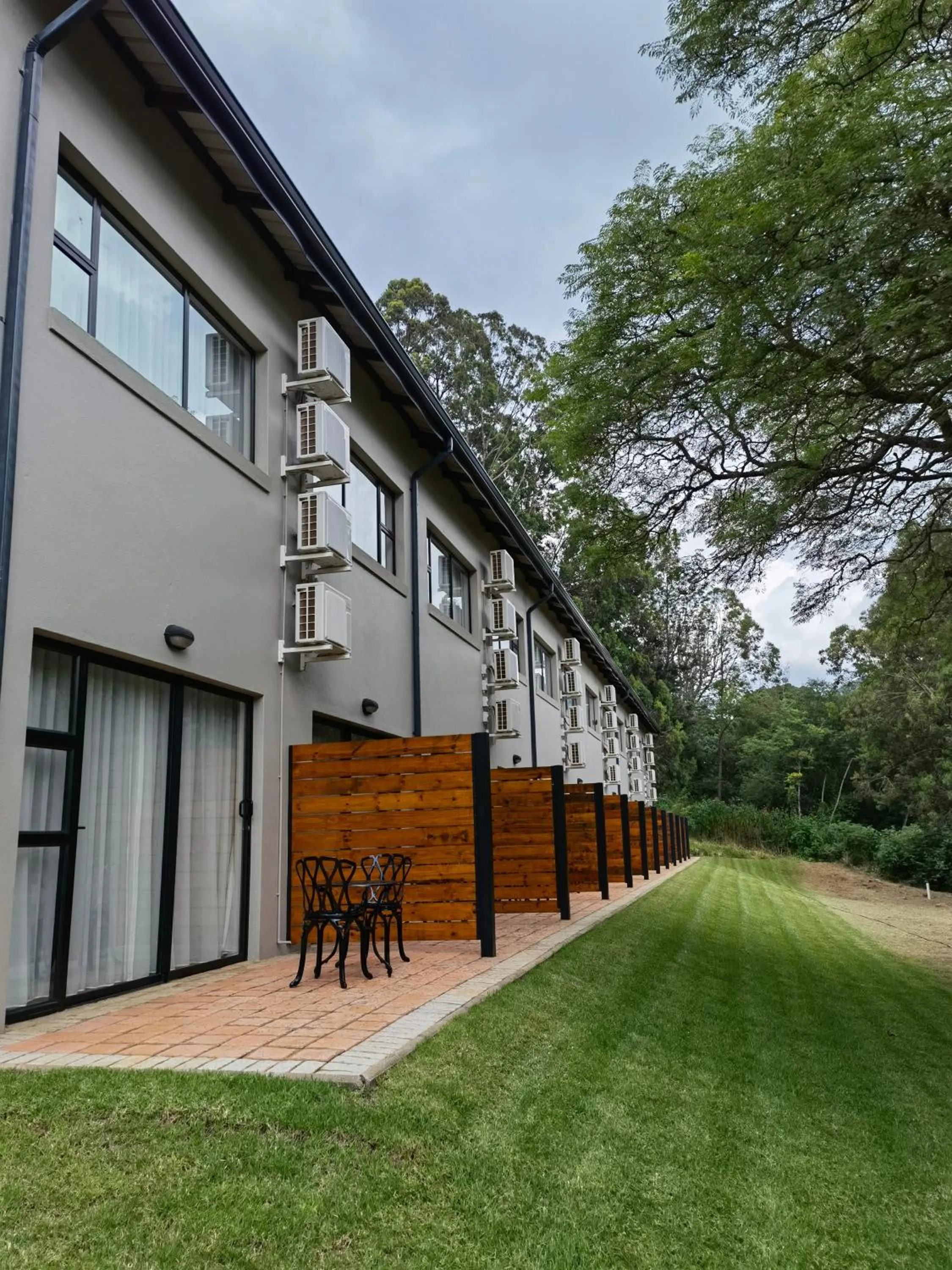 Property building in Avoca Vale Country Hotel