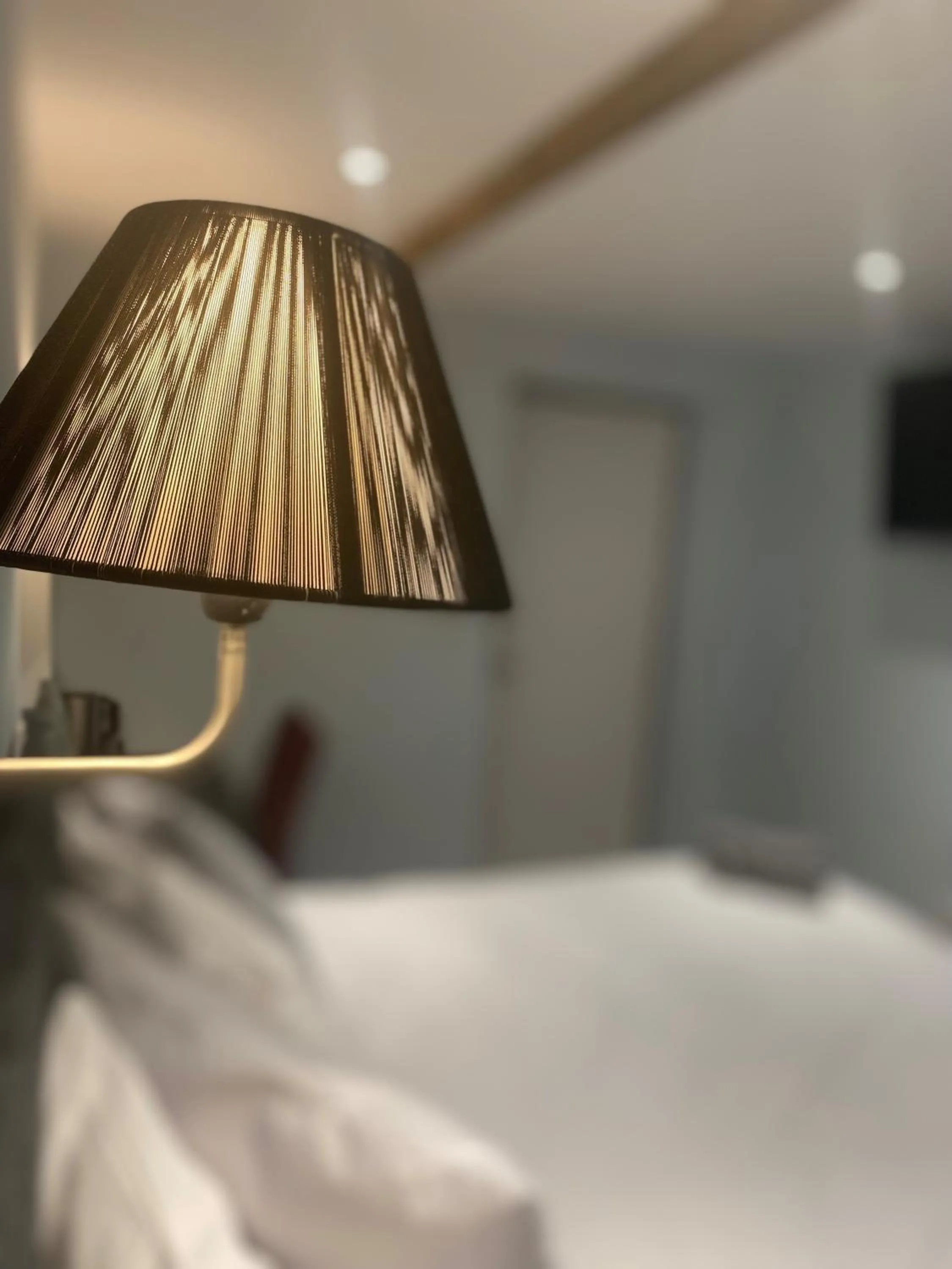 Bedroom, Bed in Comus Inn