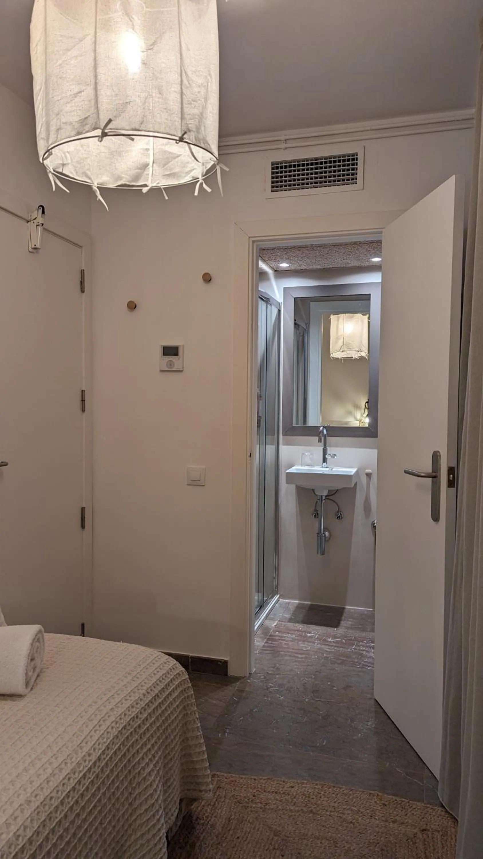 Bed in Hostal Es Niu de Tamariu