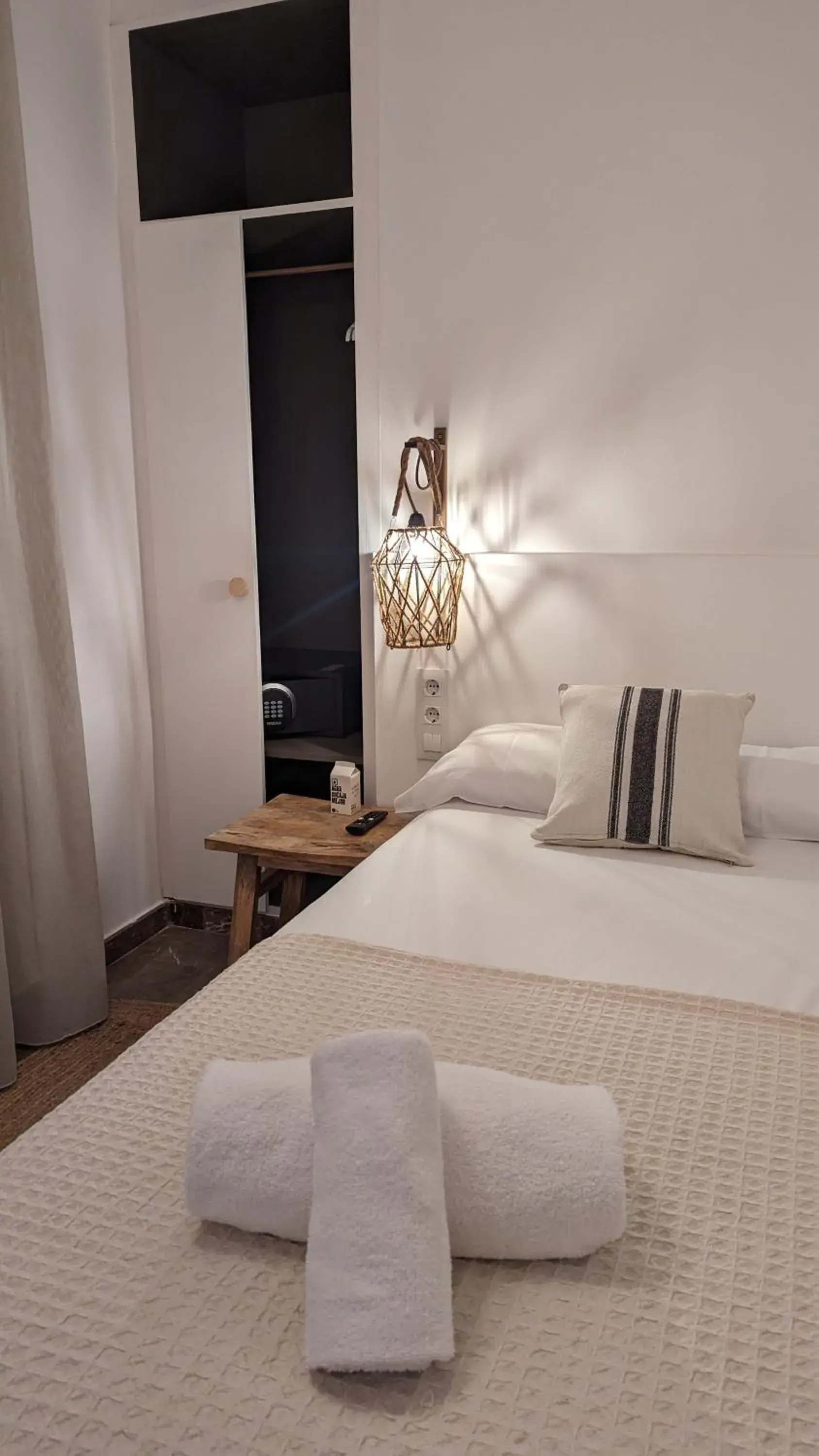 Economy Single Room in Hostal Es Niu de Tamariu Economy Single Room in Hostal Es Niu de Tamariu