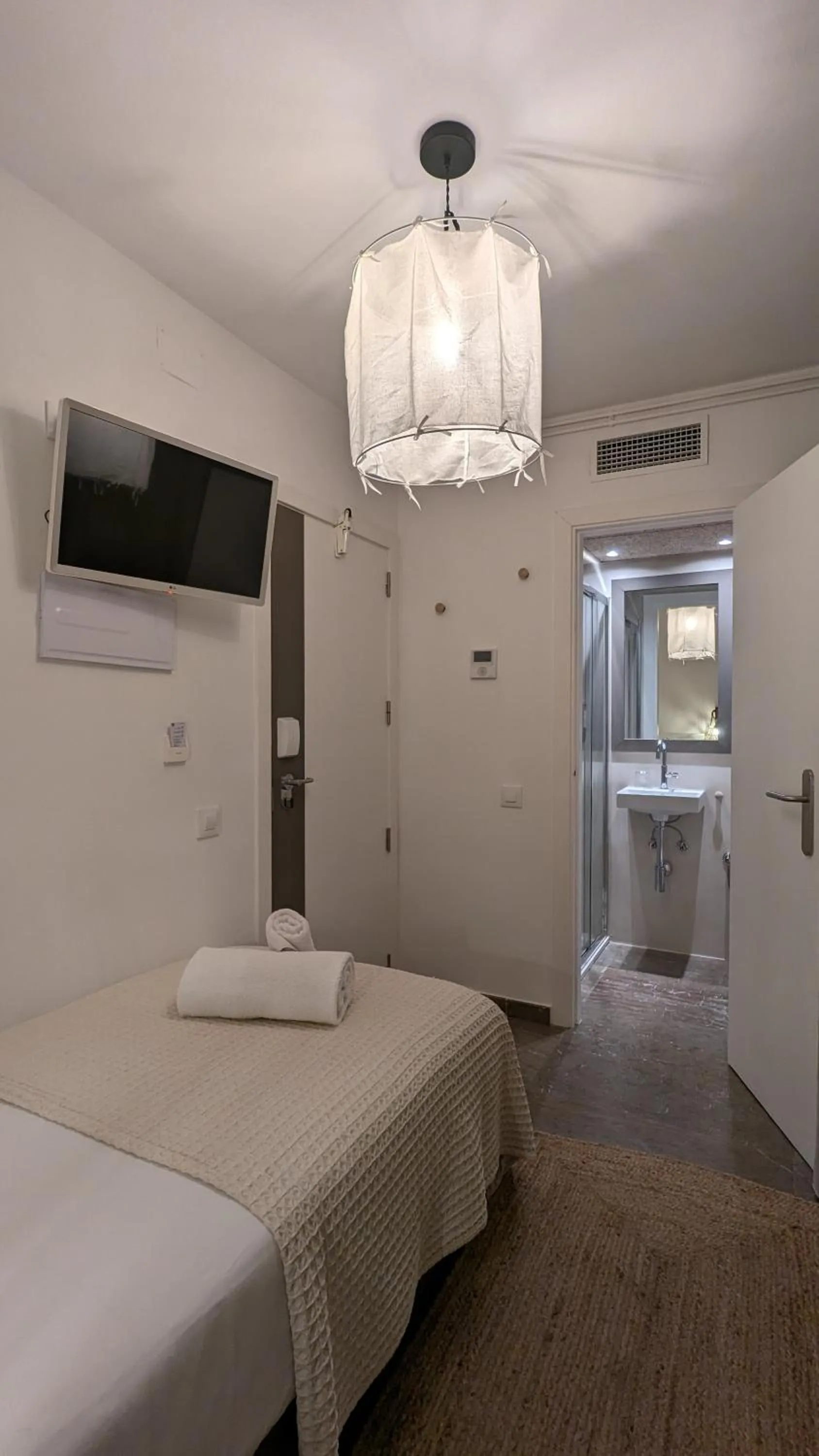 Bed in Hostal Es Niu de Tamariu