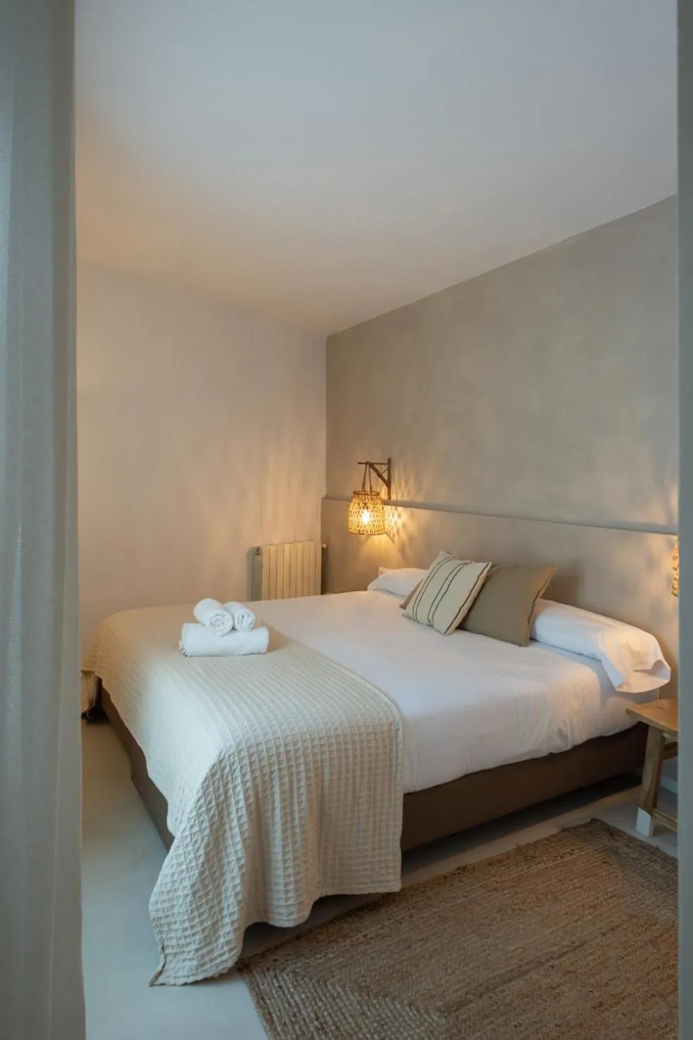 Bed in Hostal Es Niu de Tamariu