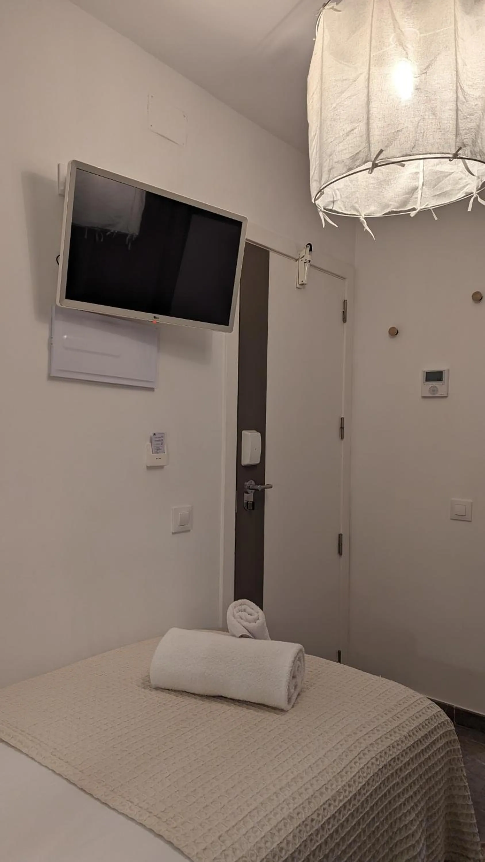 Bed in Hostal Es Niu de Tamariu